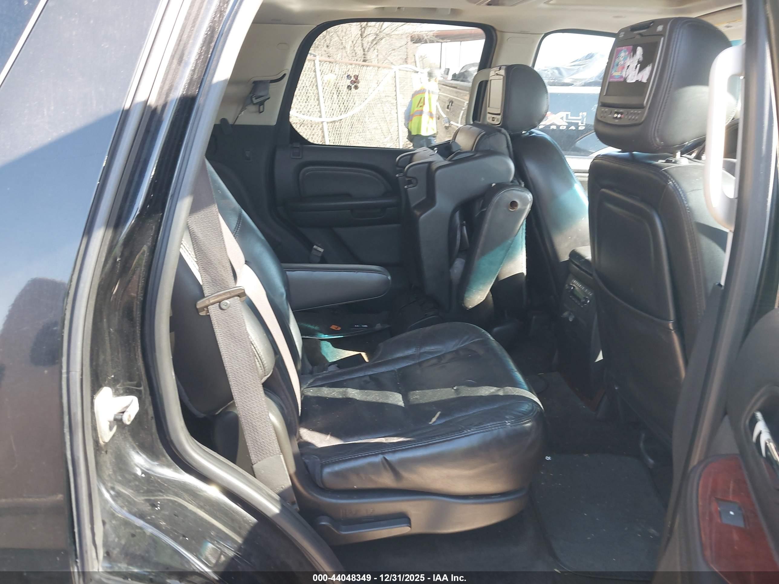 CADILLAC ESCALADE image 8
