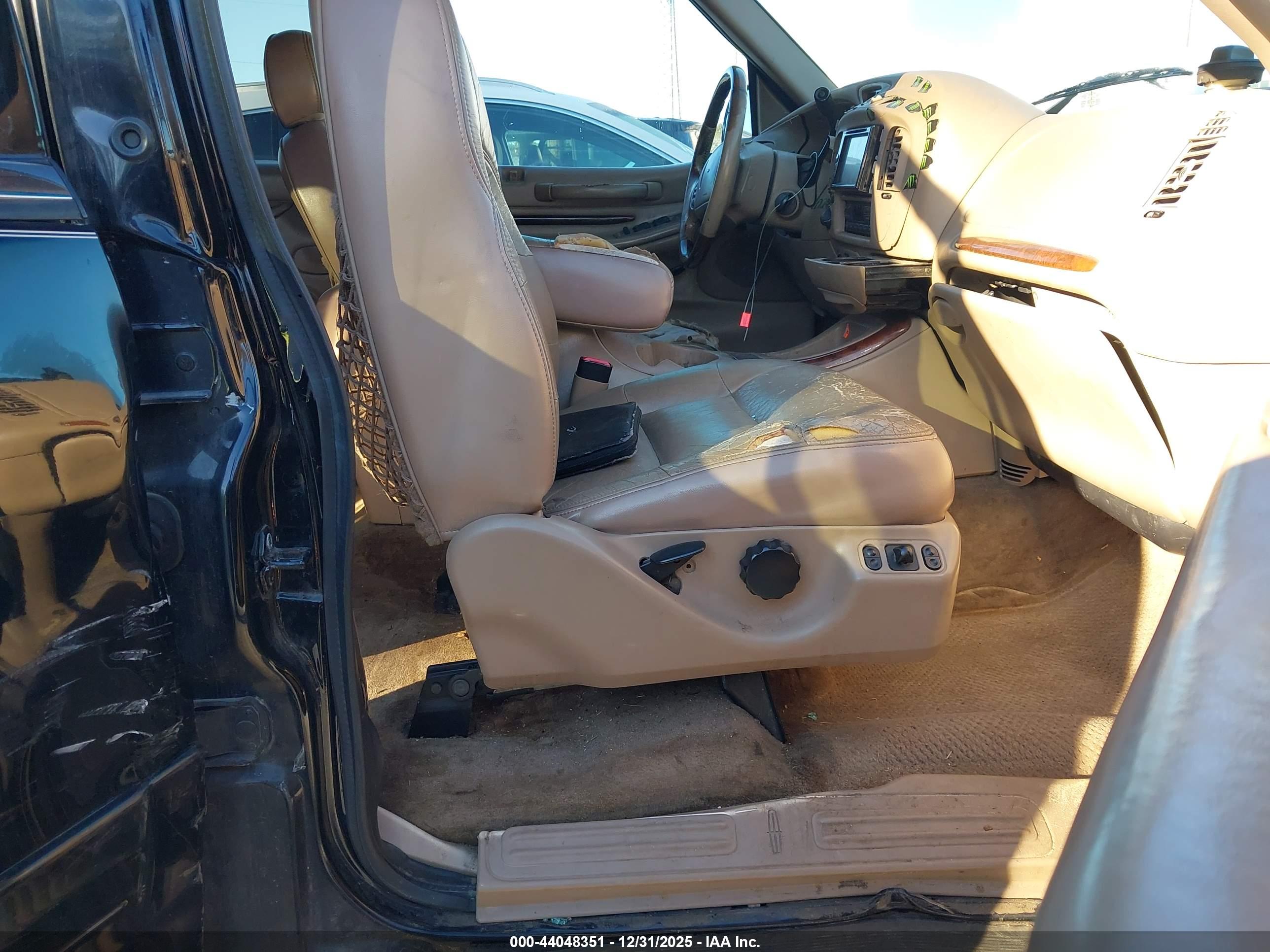 LINCOLN NAVIGATOR image 5