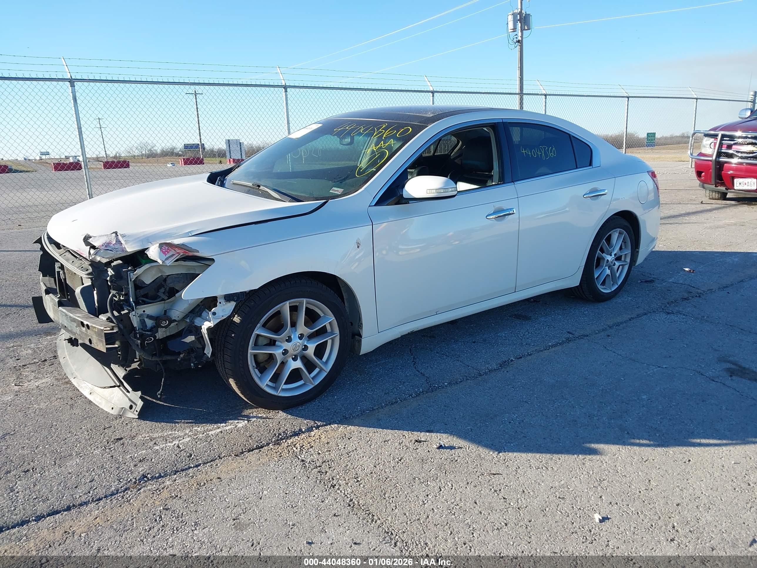 NISSAN MAXIMA image 2