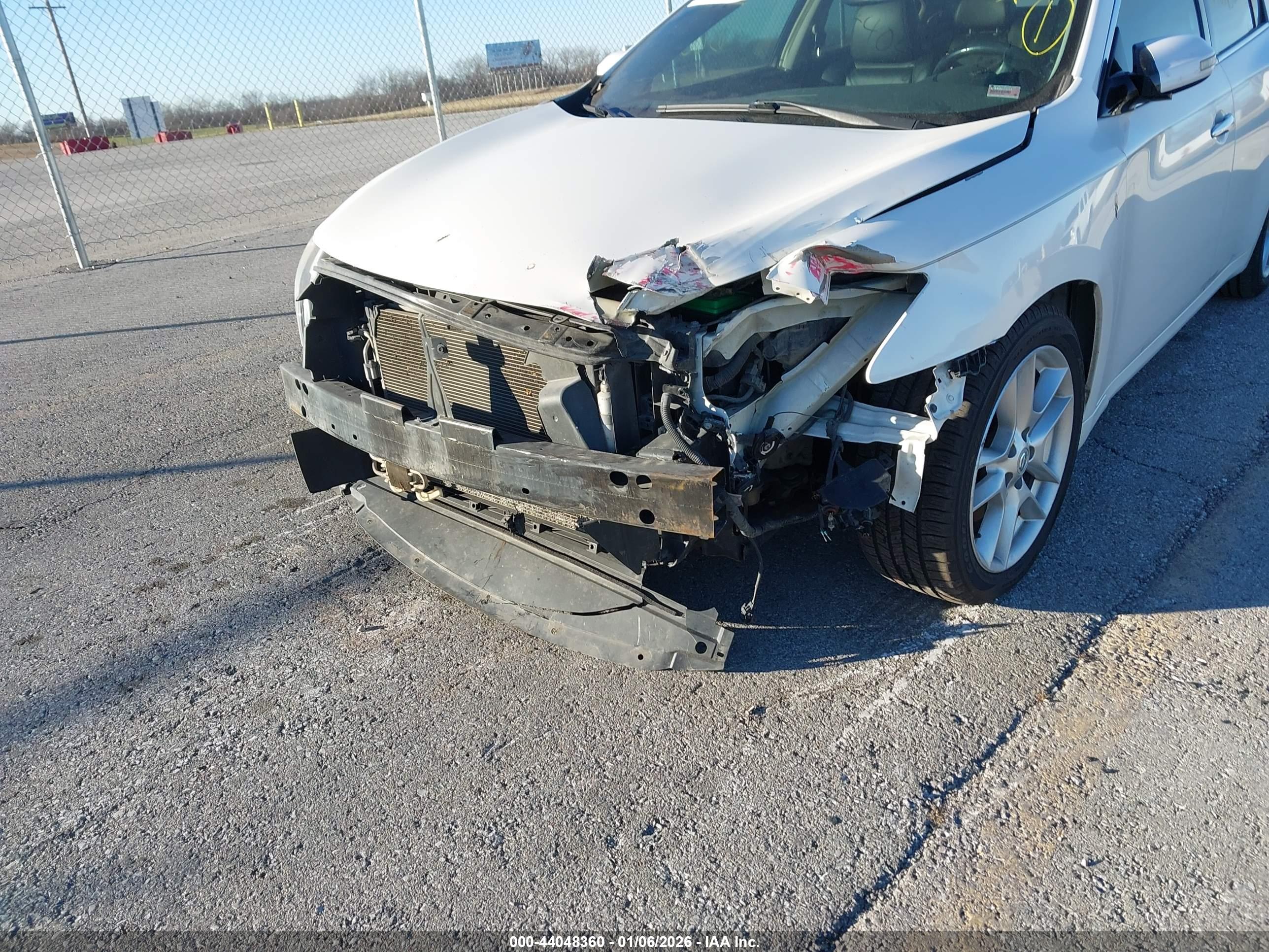 NISSAN MAXIMA image 6