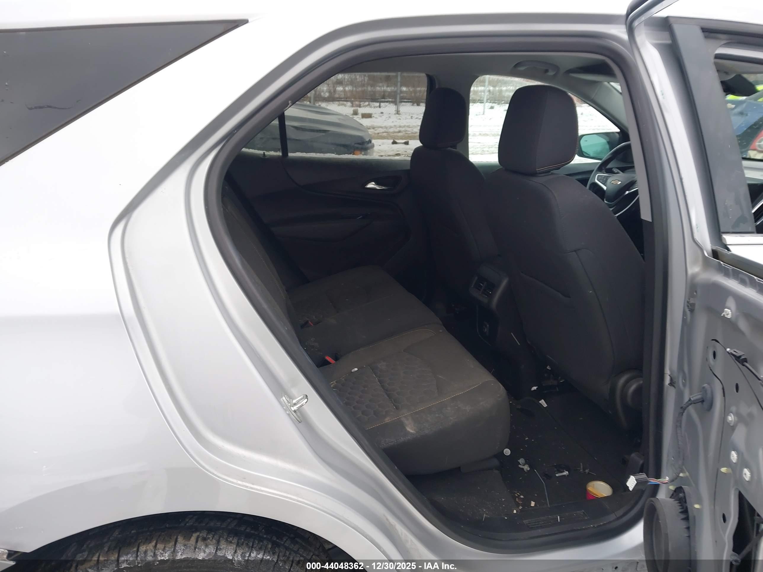 CHEVROLET EQUINOX image 8