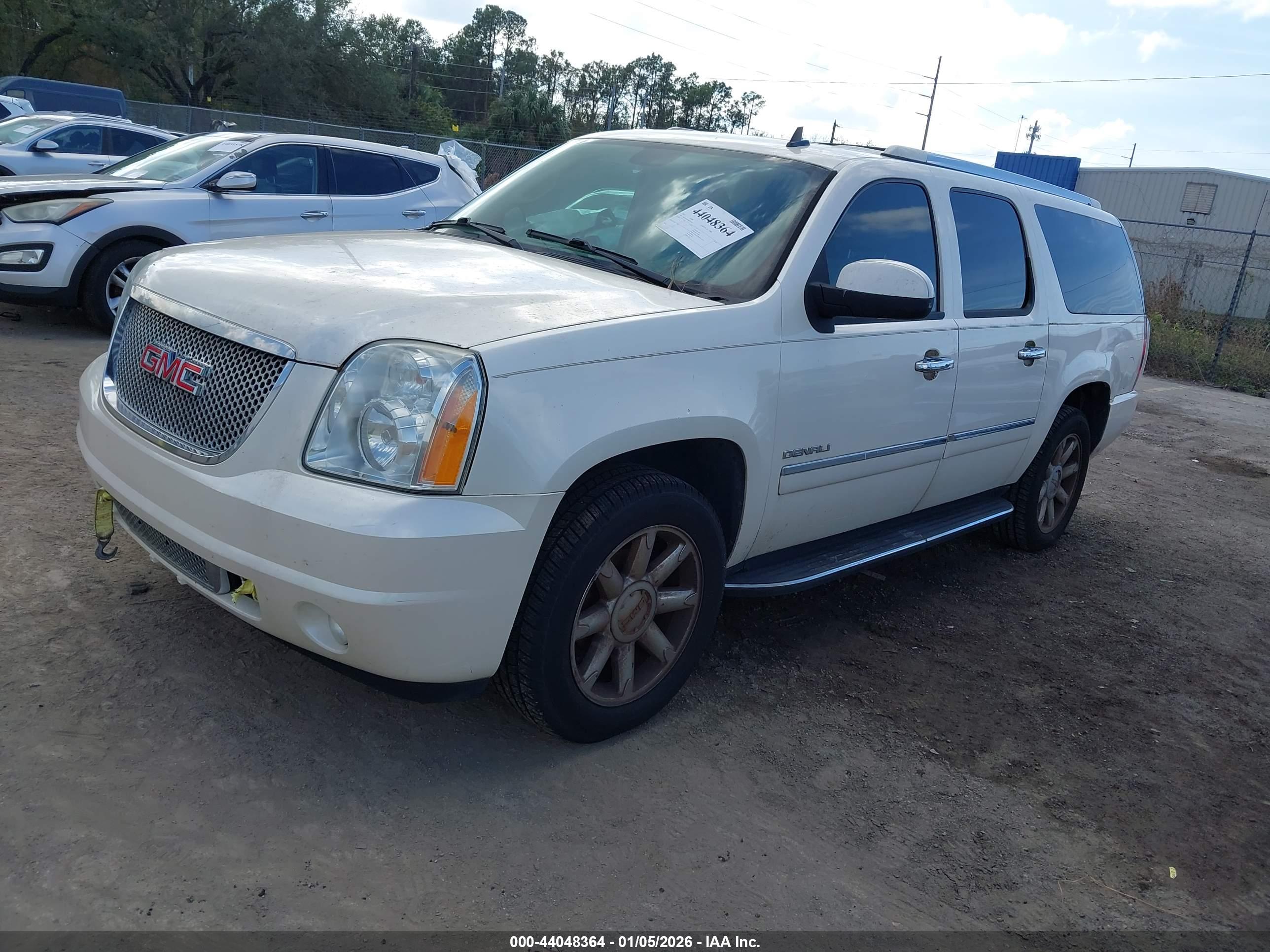 GMC YUKON image 2