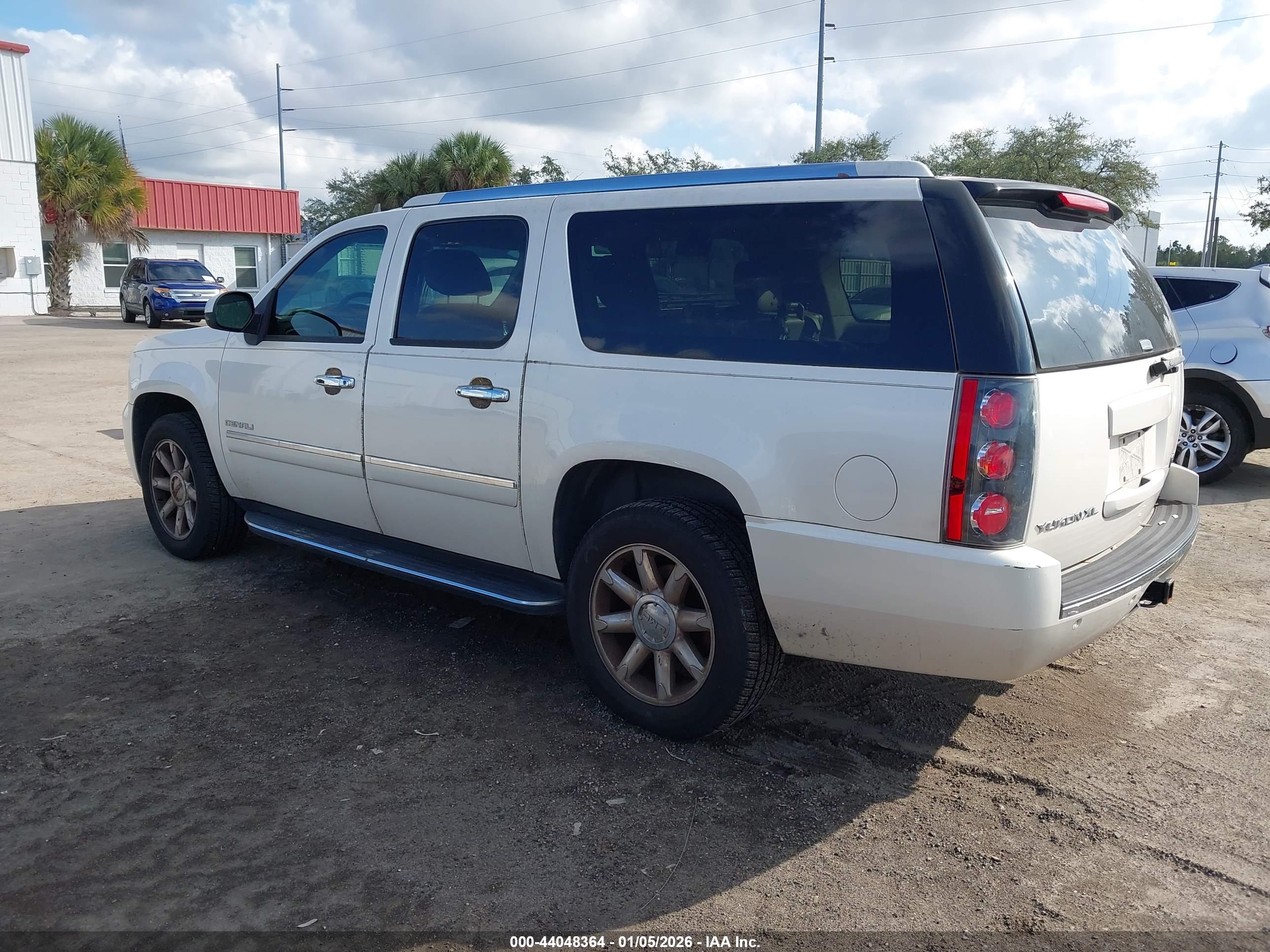GMC YUKON image 3