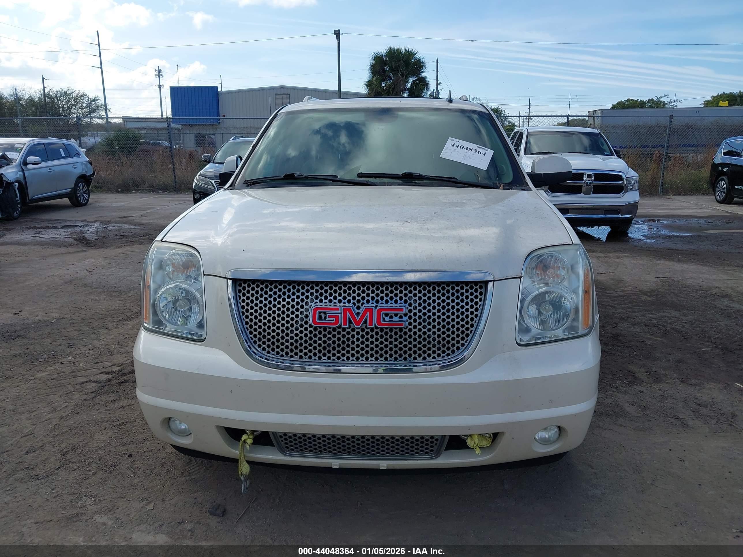GMC YUKON image 6
