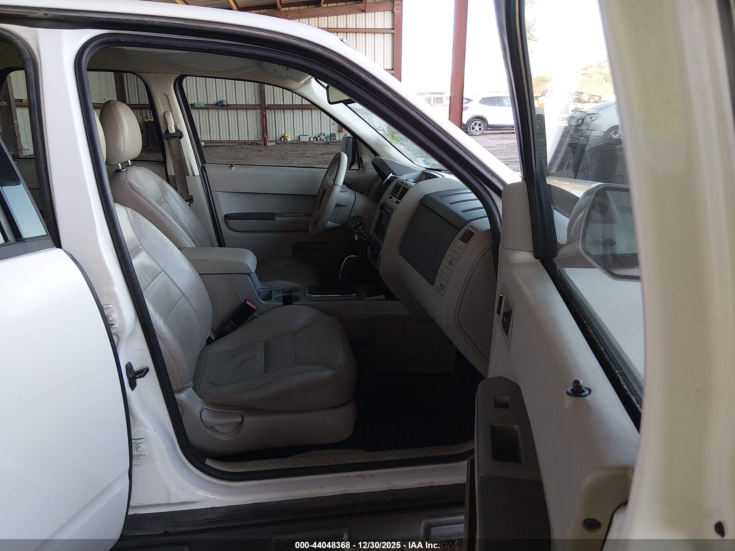 FORD ESCAPE image 5