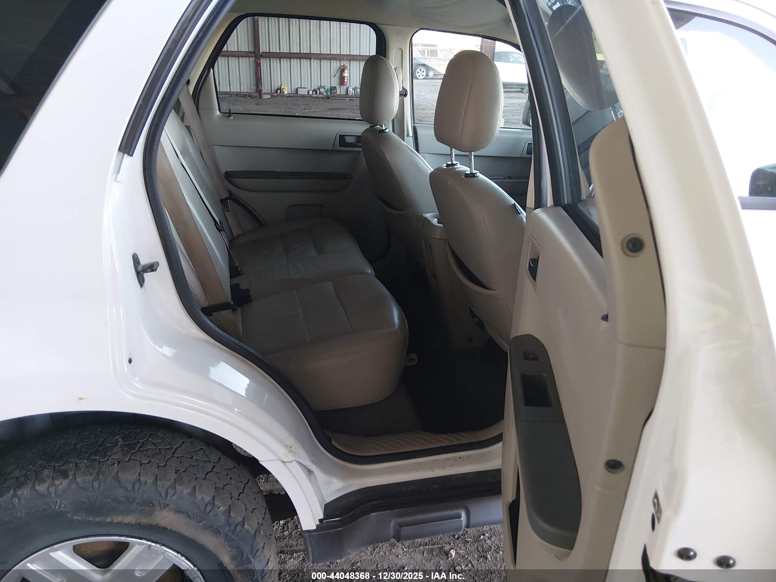 FORD ESCAPE image 8