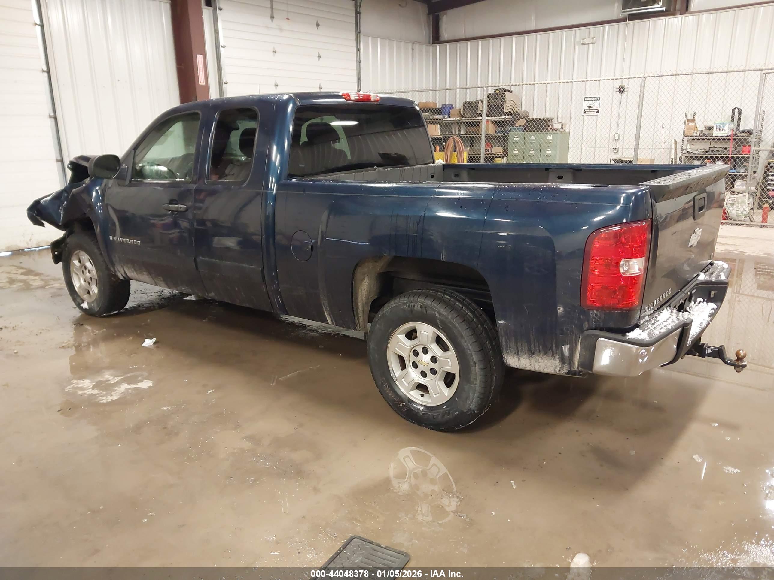 CHEVROLET SILVERADO image 3