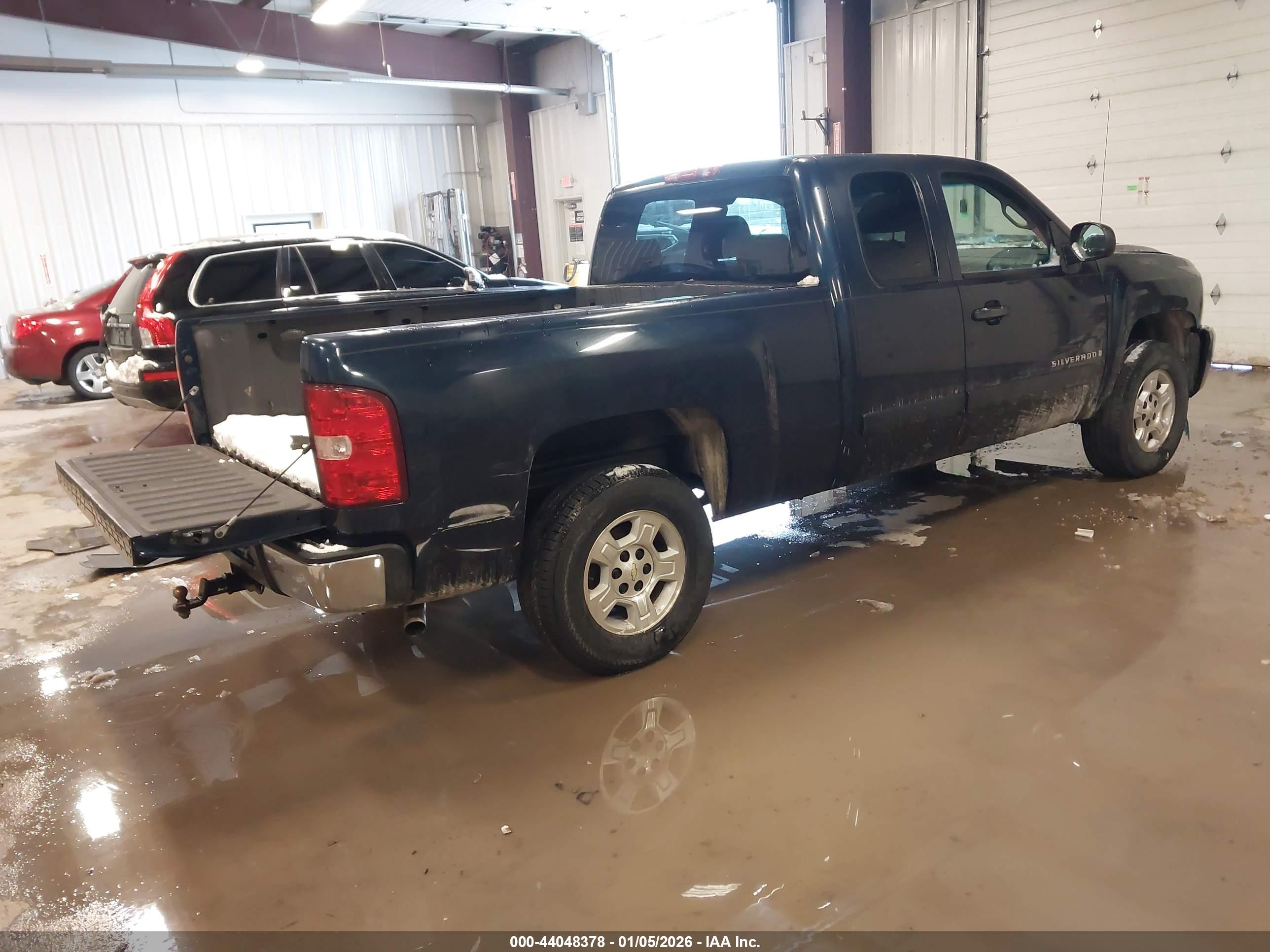 CHEVROLET SILVERADO image 4