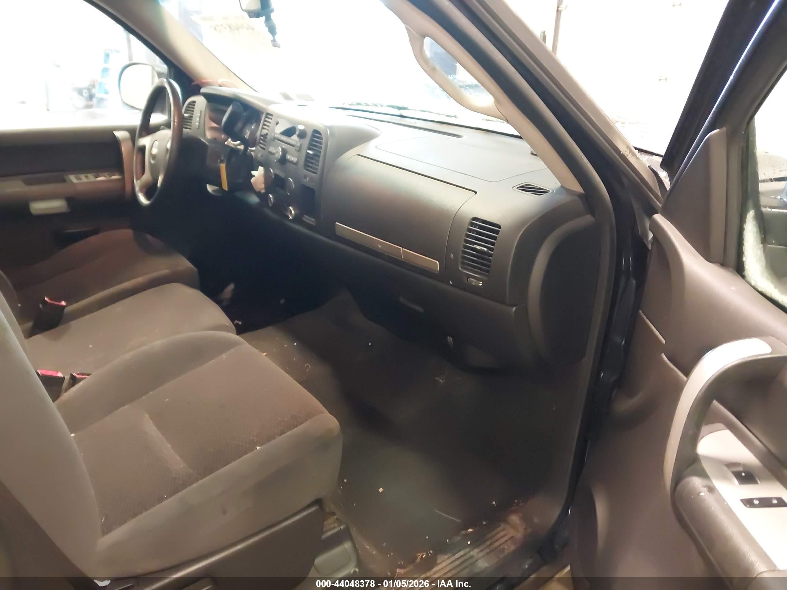 CHEVROLET SILVERADO image 5