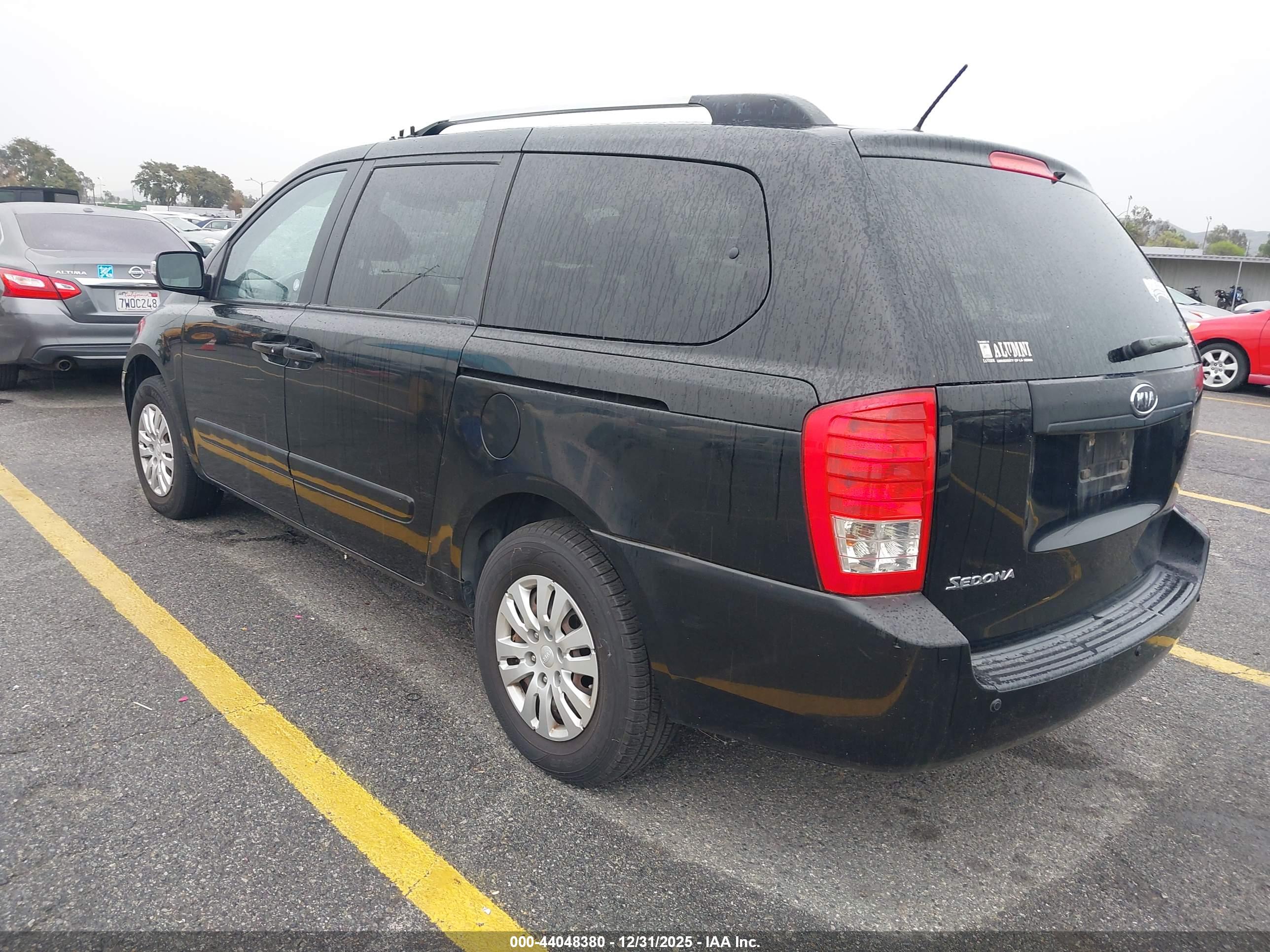 KIA SEDONA image 3