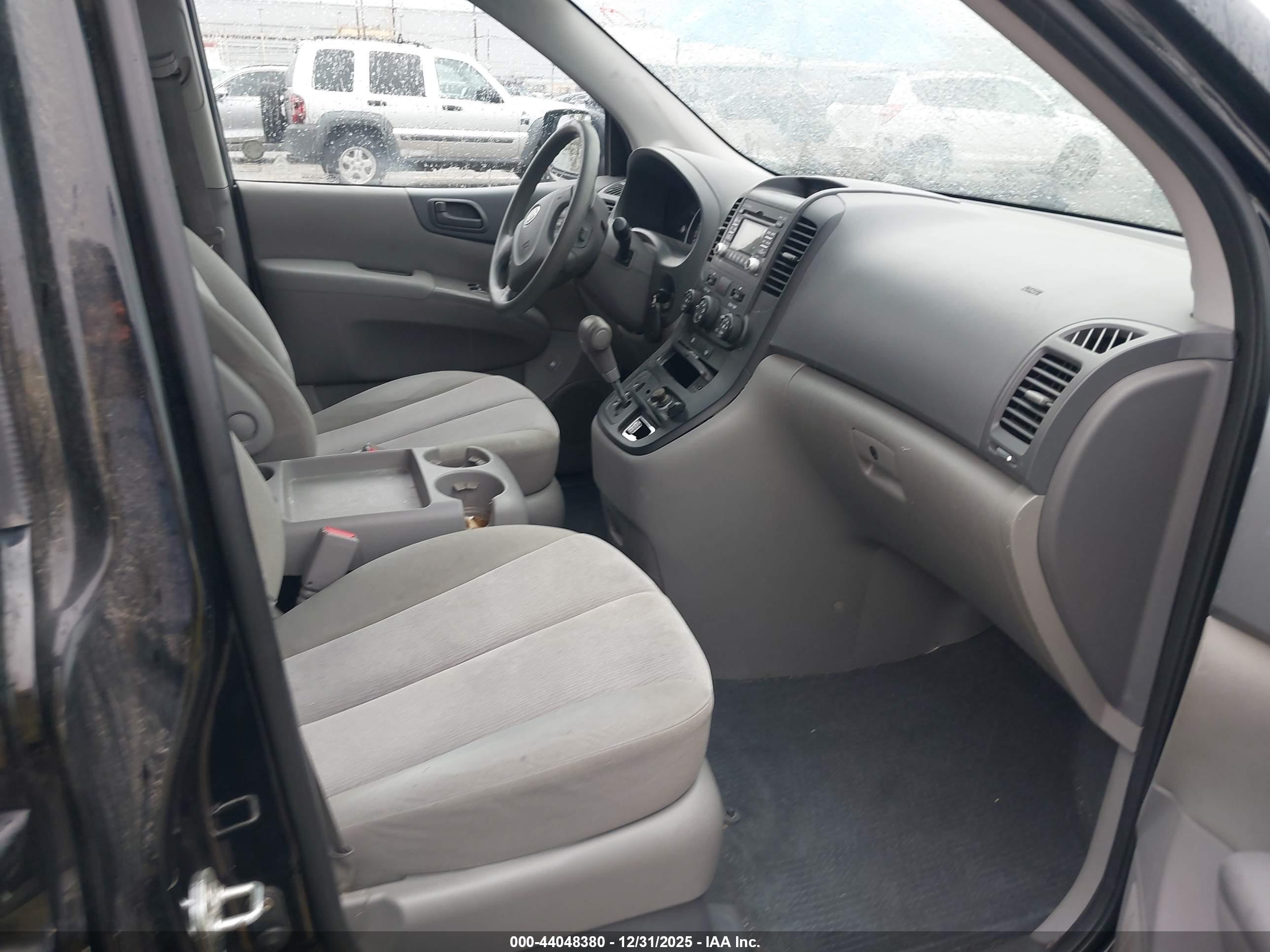 KIA SEDONA image 5