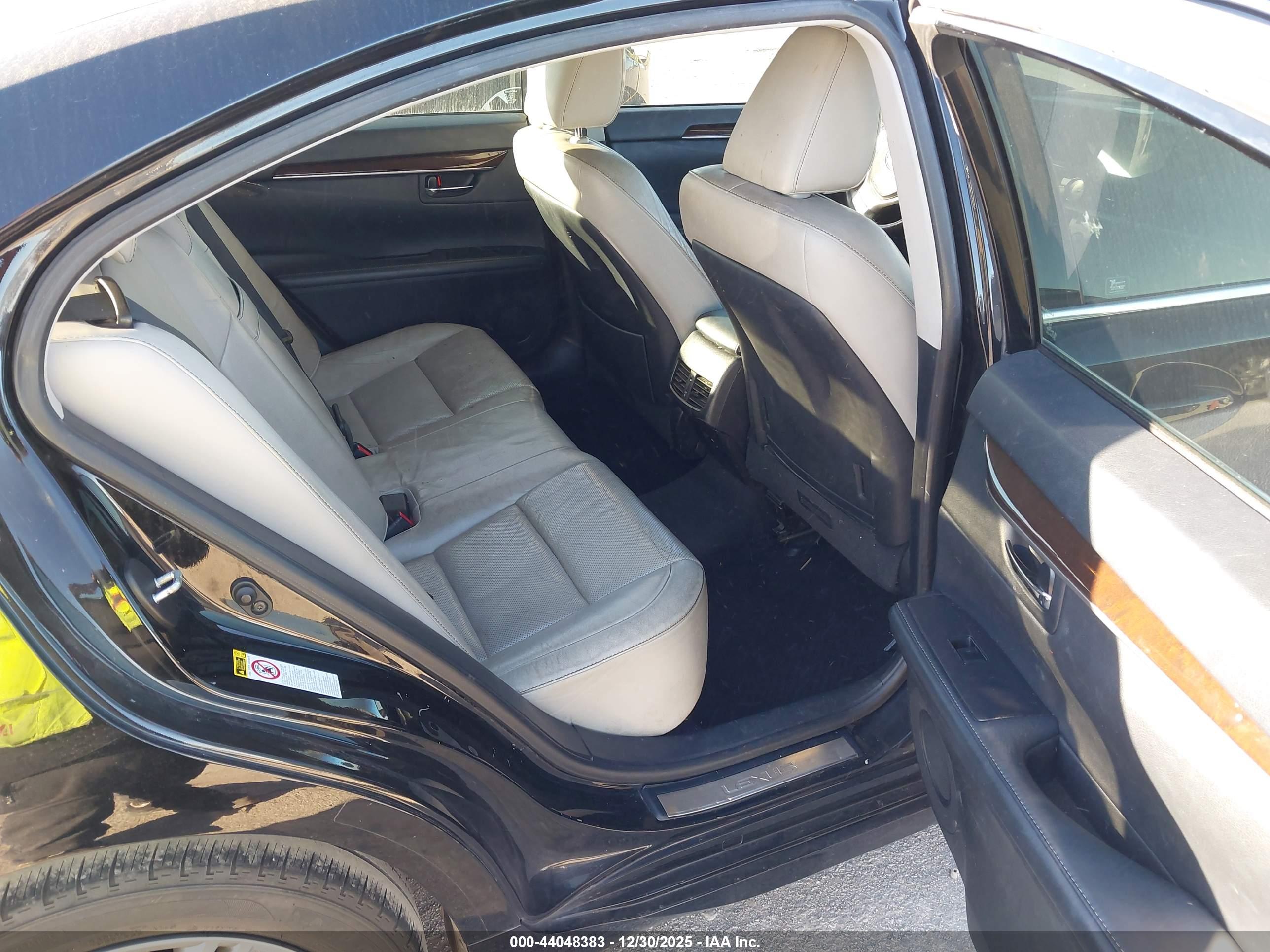LEXUS ES image 8