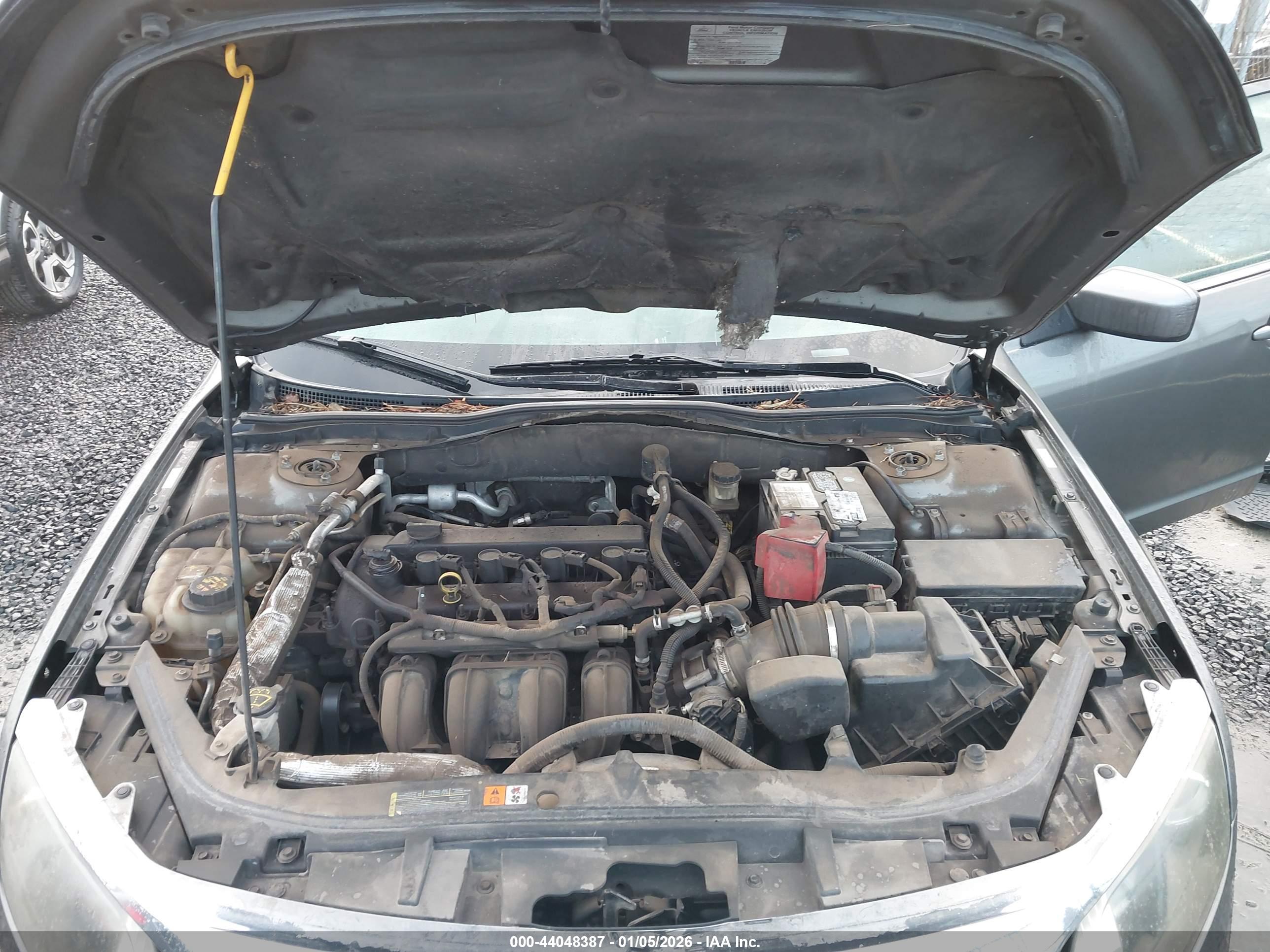 FORD FUSION image 10