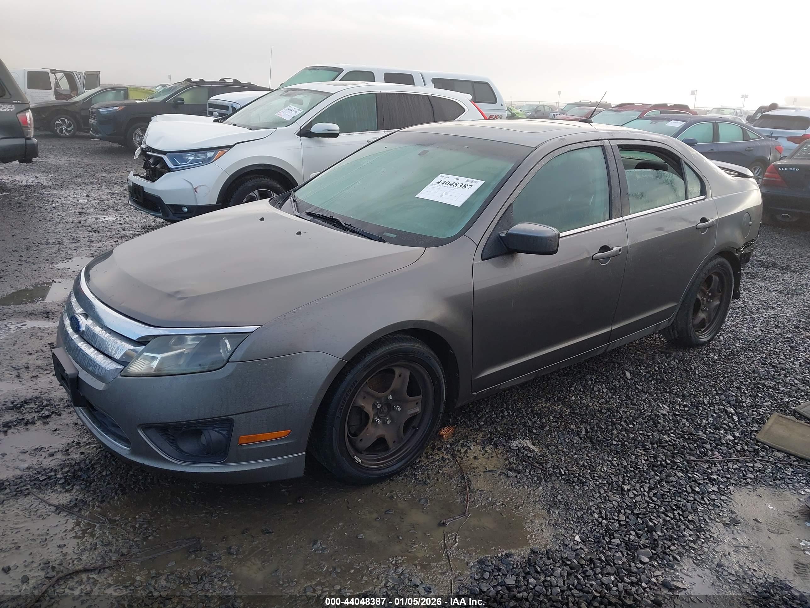 FORD FUSION image 2