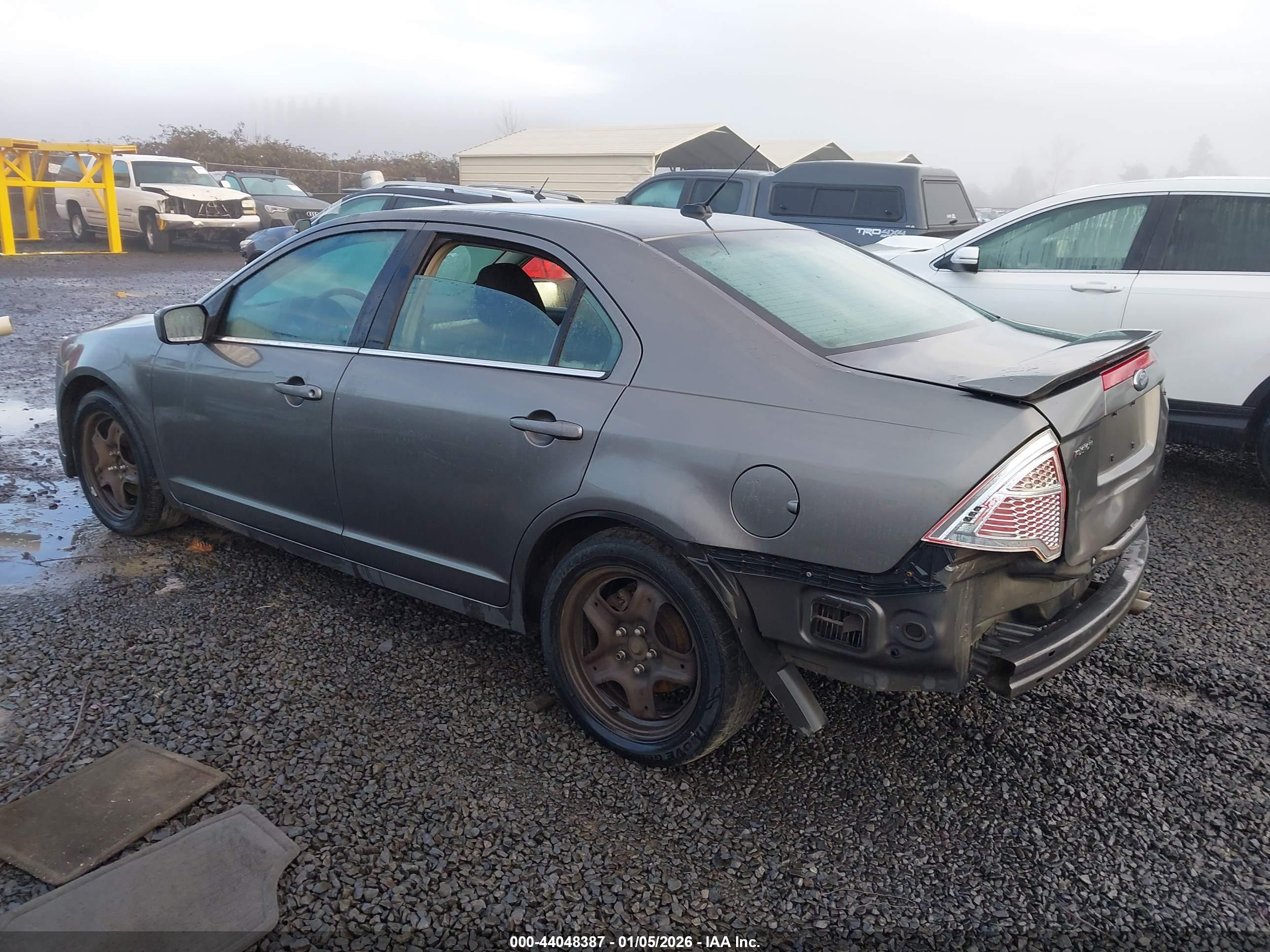 FORD FUSION image 3
