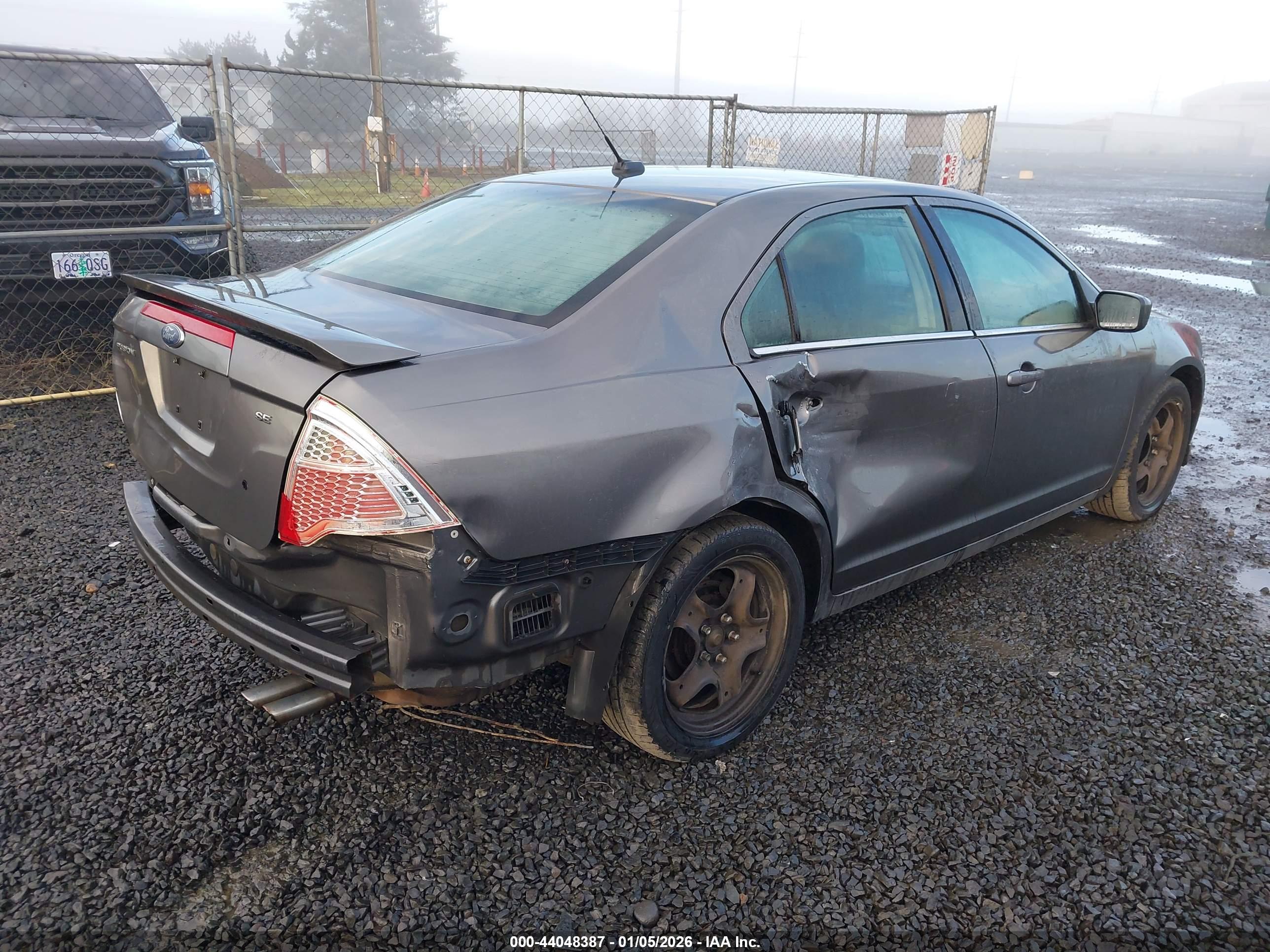 FORD FUSION image 4