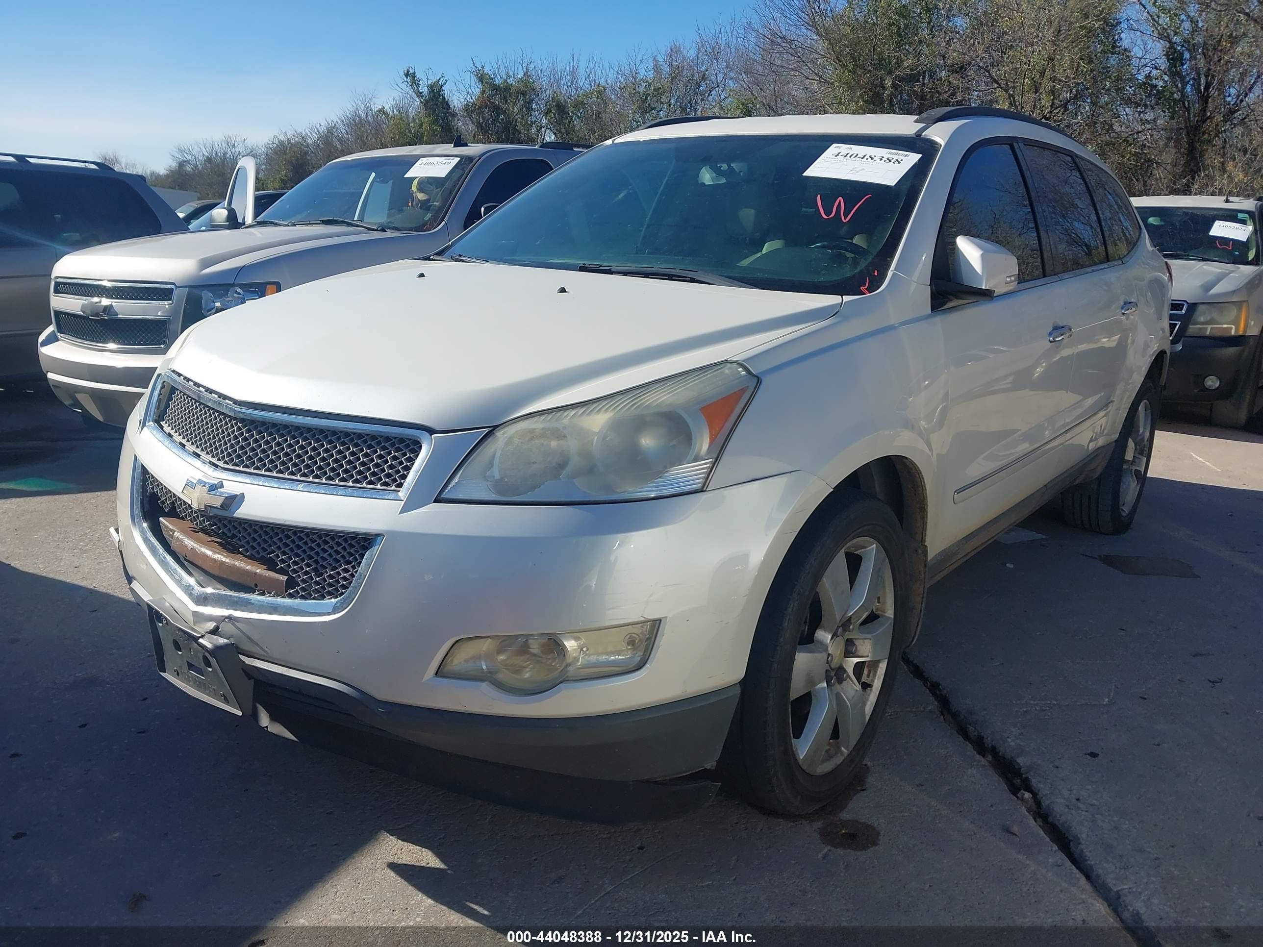 CHEVROLET TRAVERSE image 2