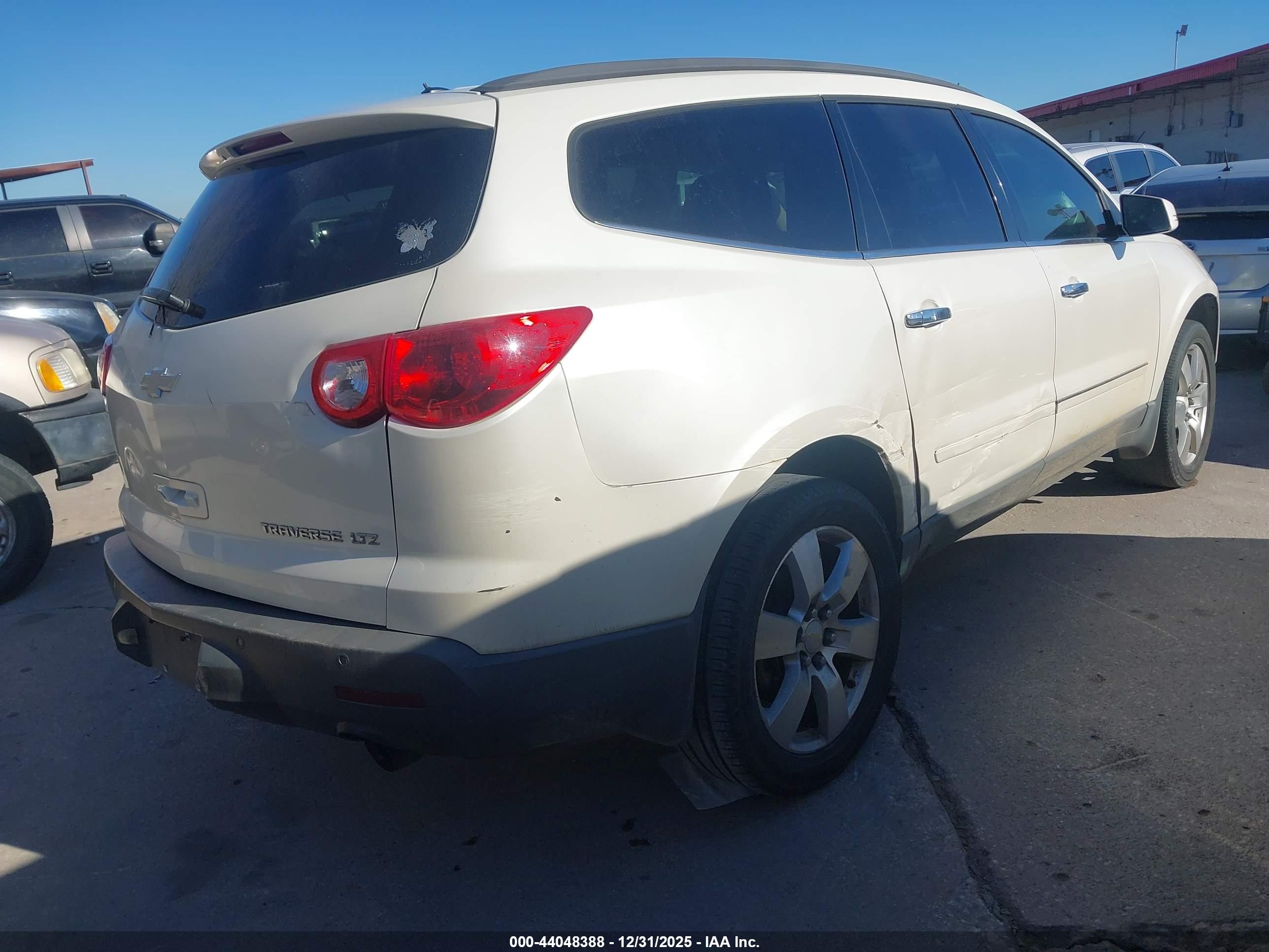 CHEVROLET TRAVERSE image 4