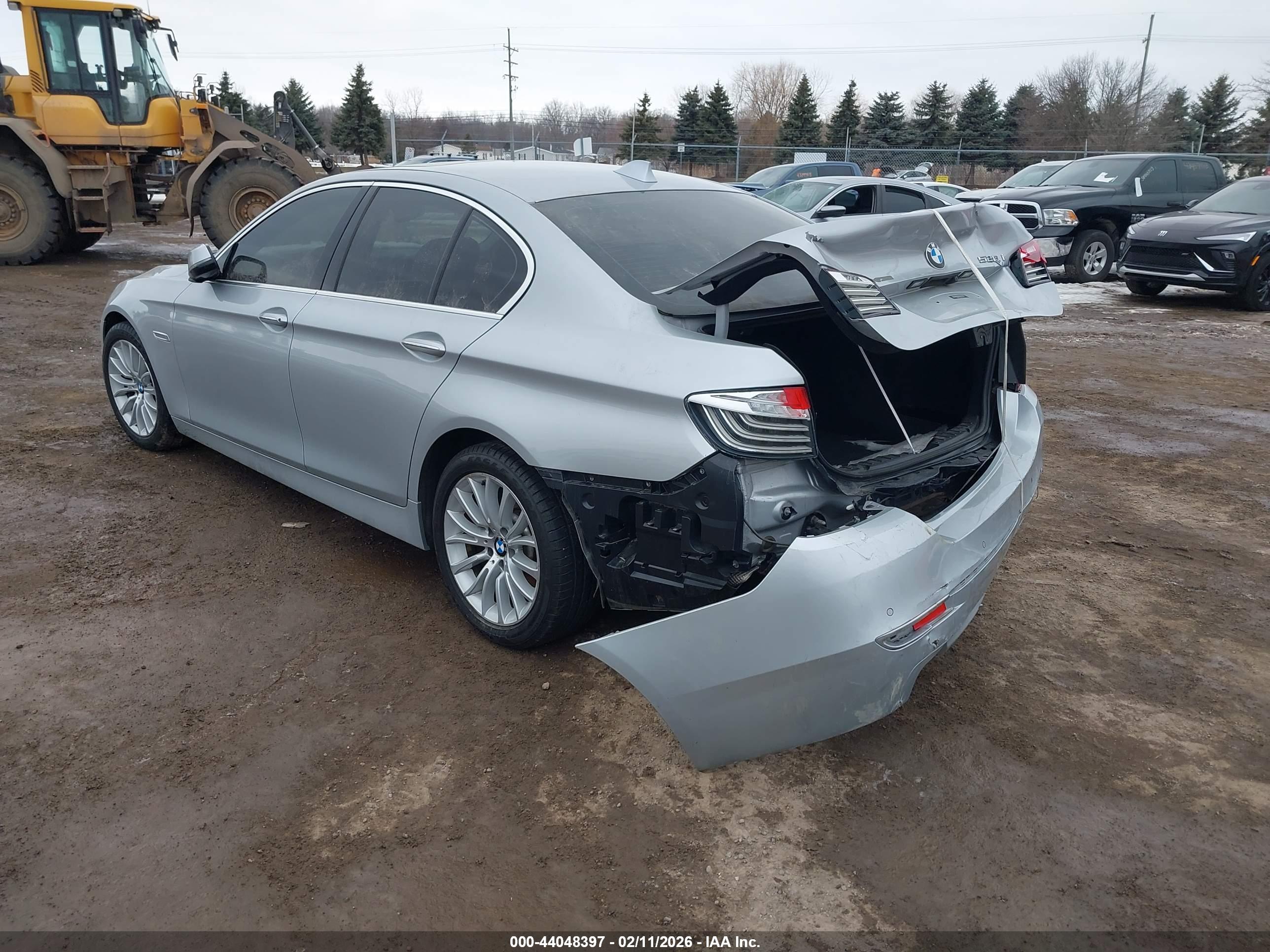 BMW 528I image 3
