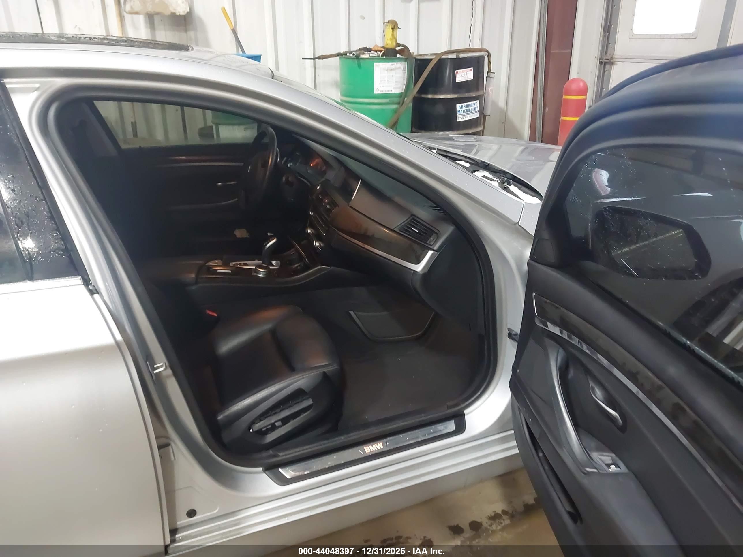 BMW 528I image 5