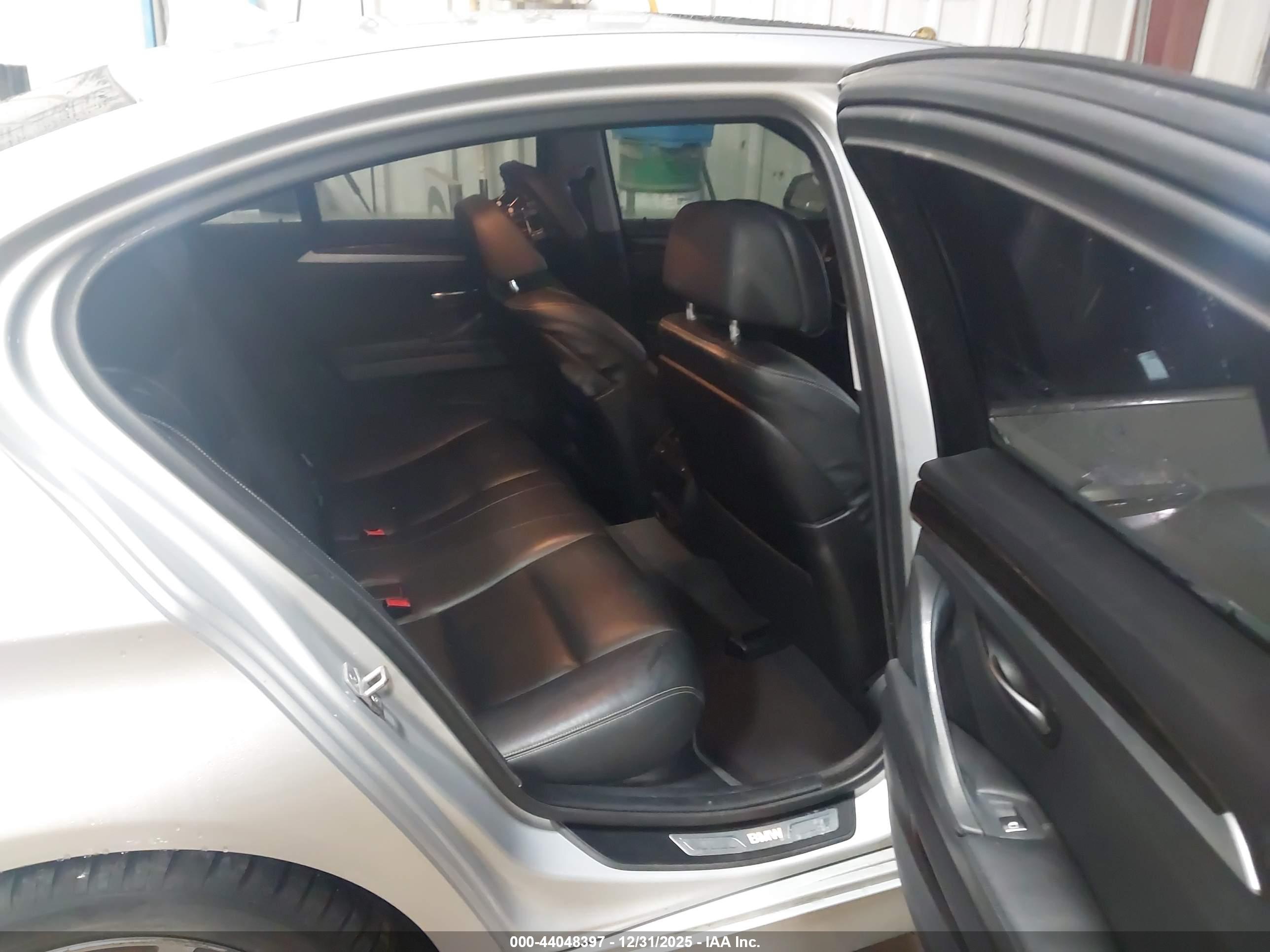 BMW 528I image 8