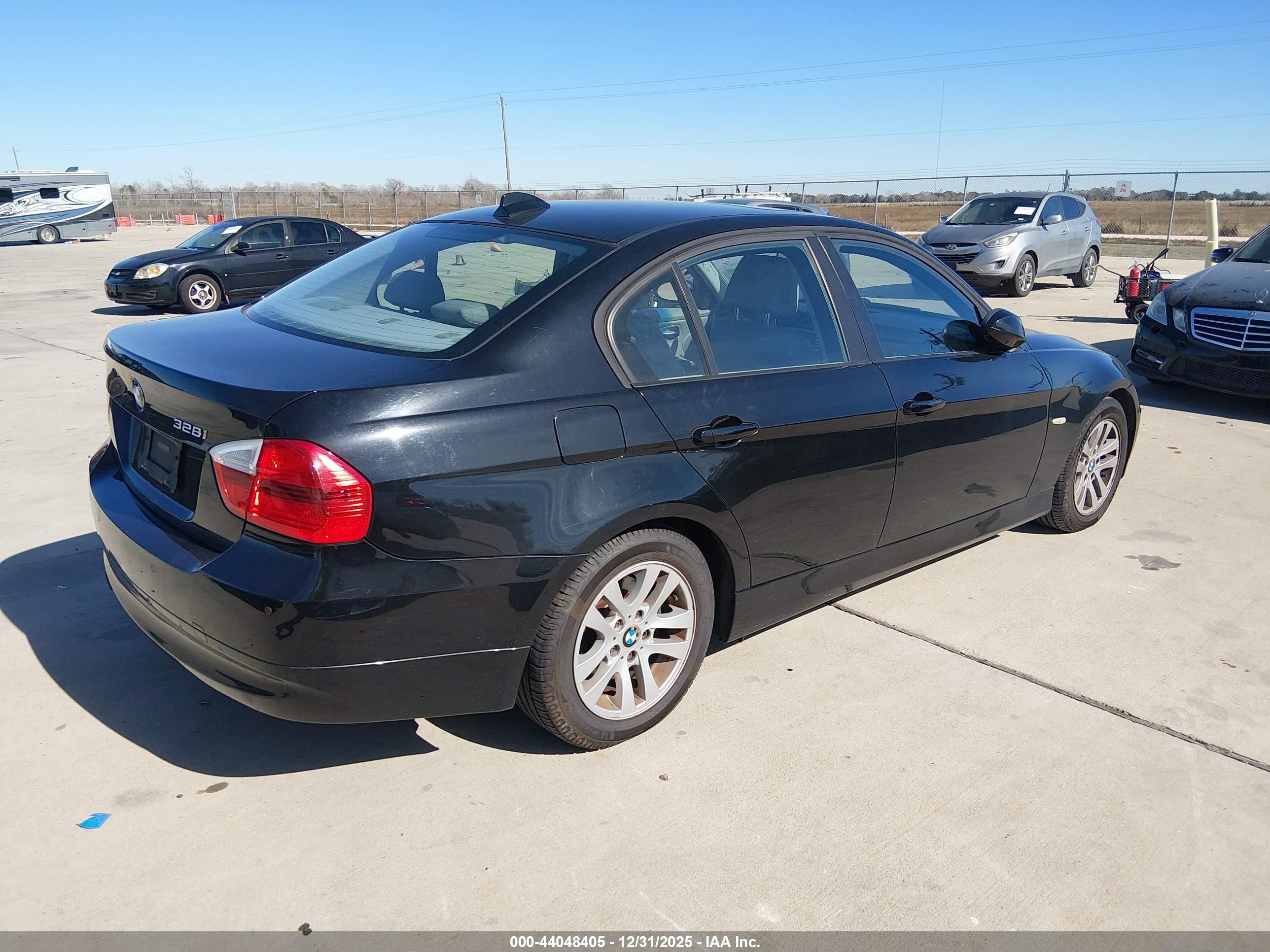 BMW 328I image 4