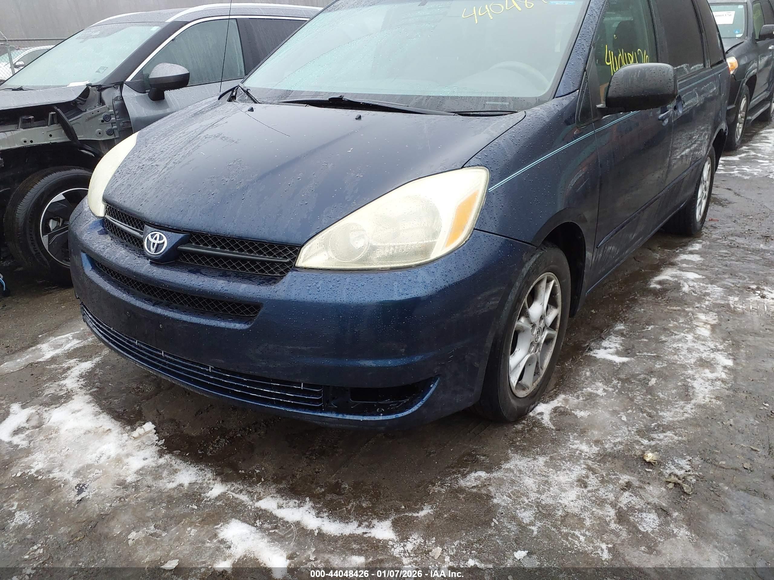 TOYOTA SIENNA image 6