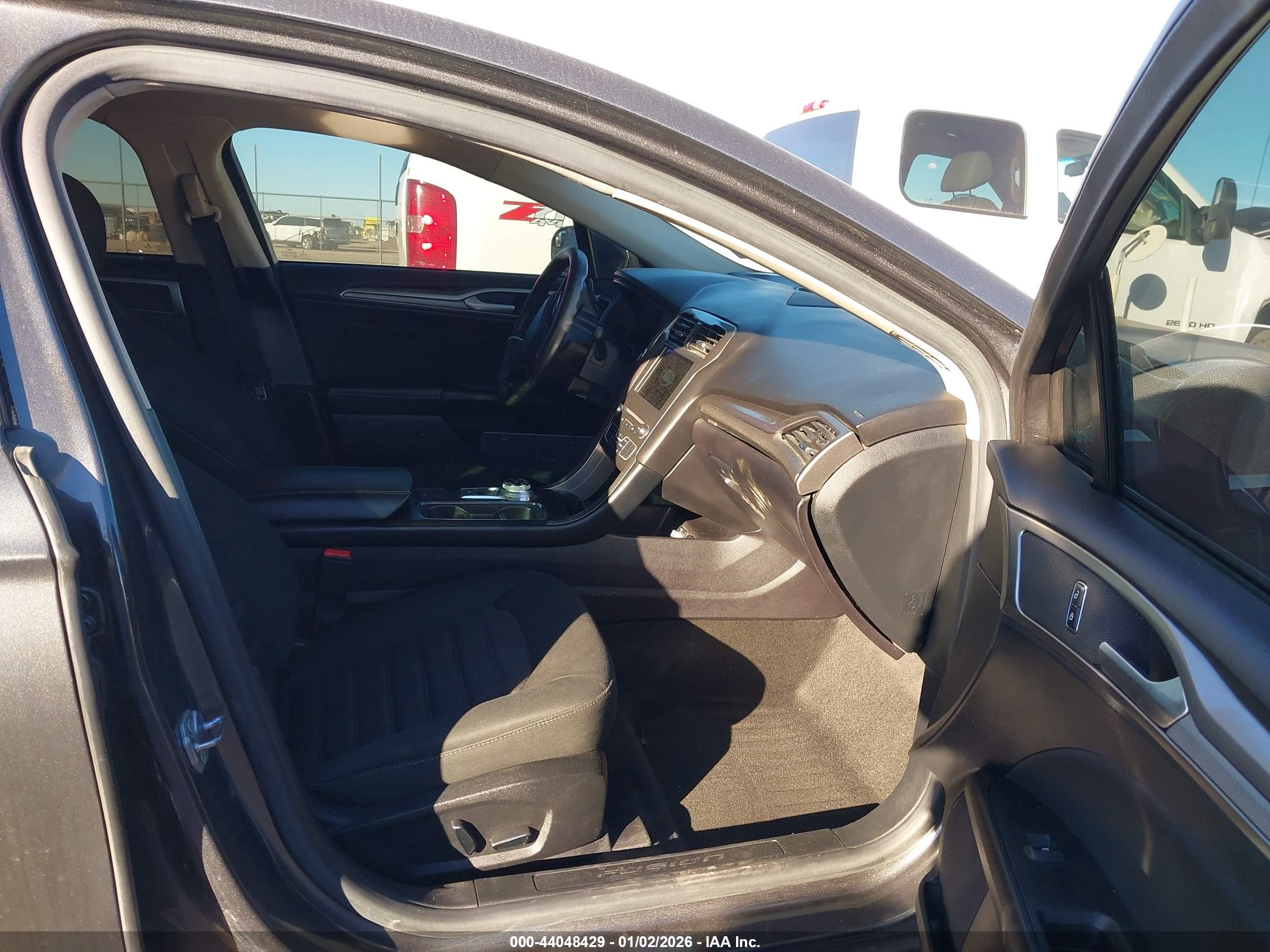 FORD FUSION image 5