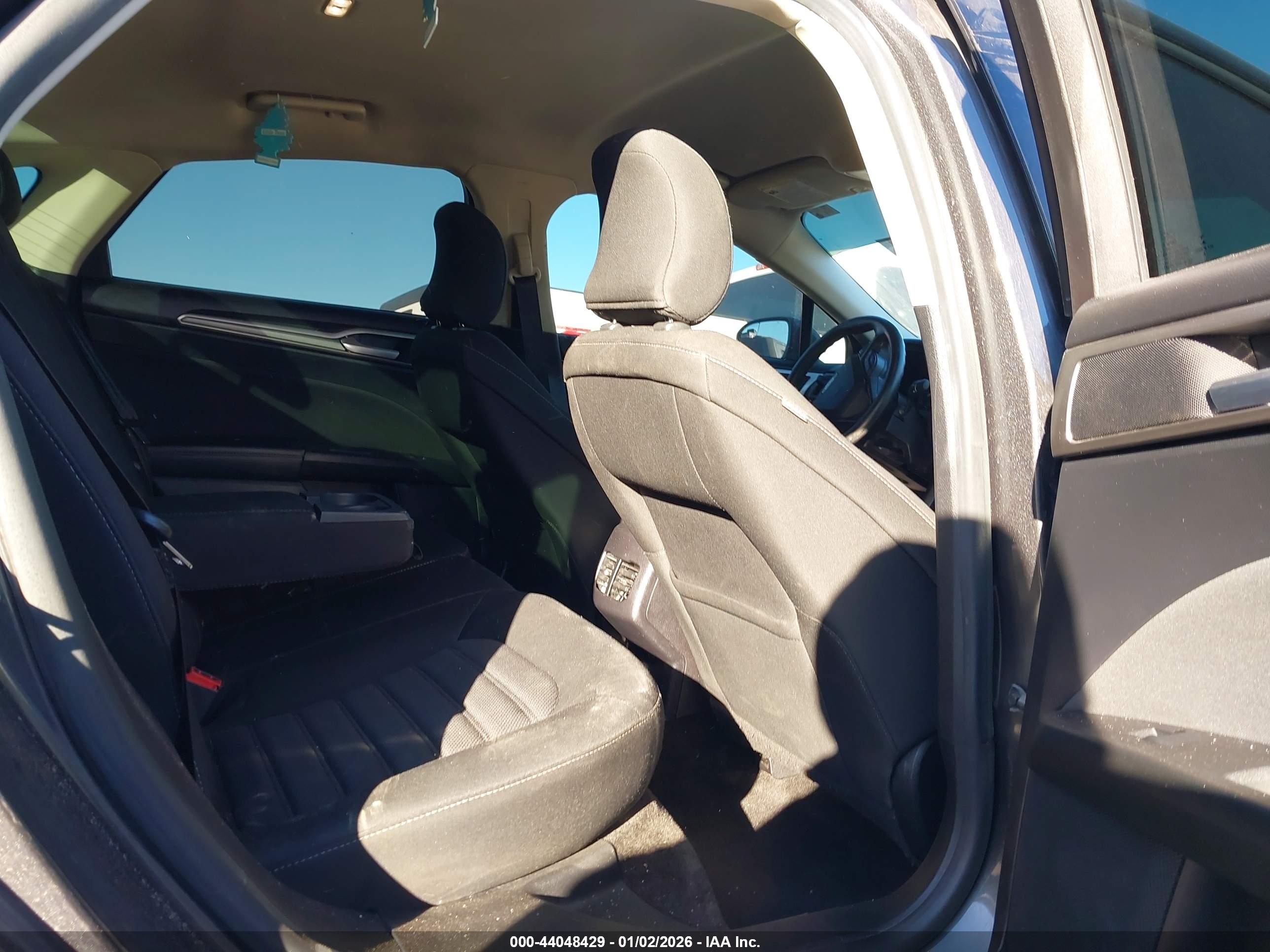 FORD FUSION image 8