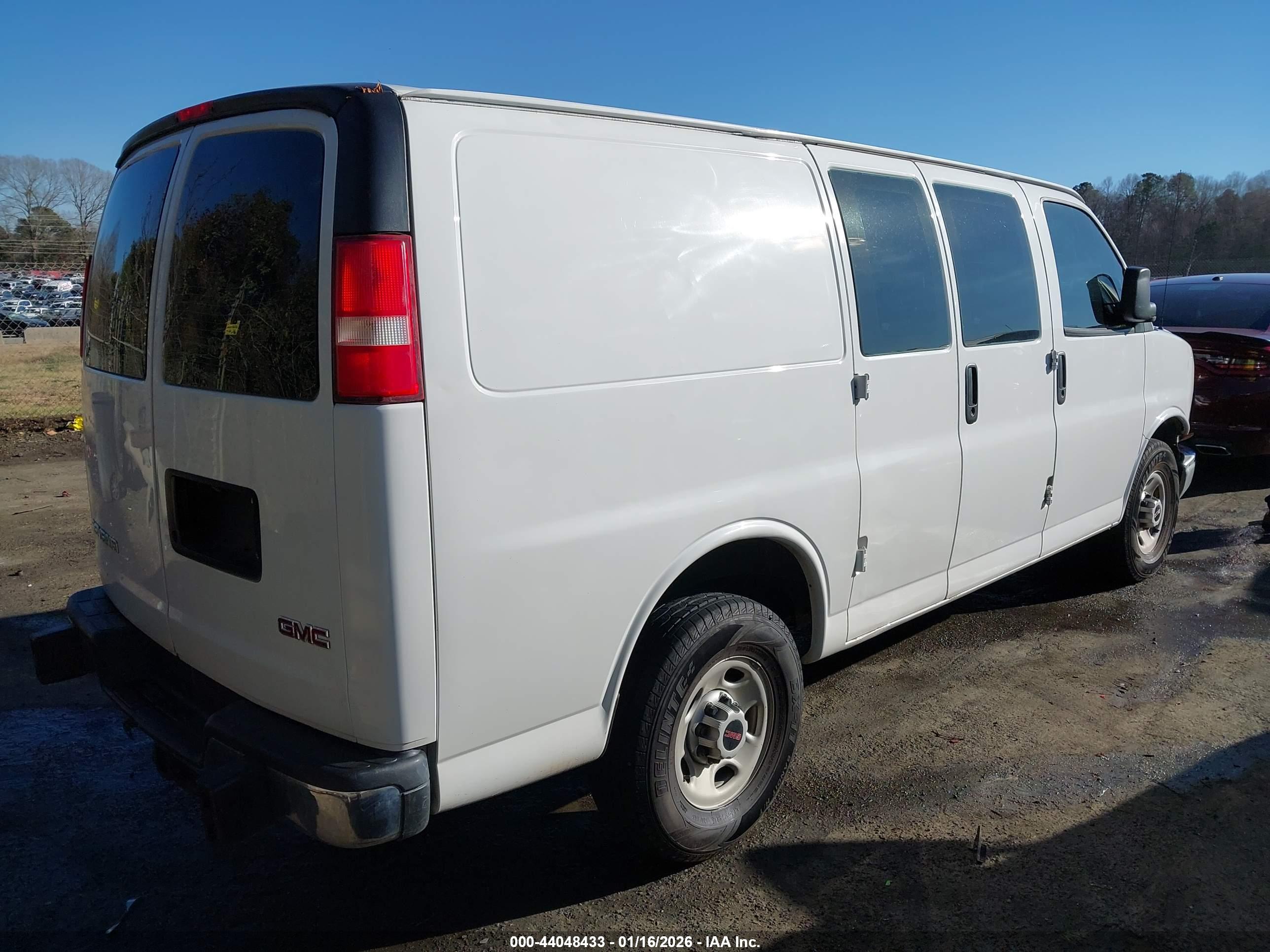 GMC SAVANA image 4