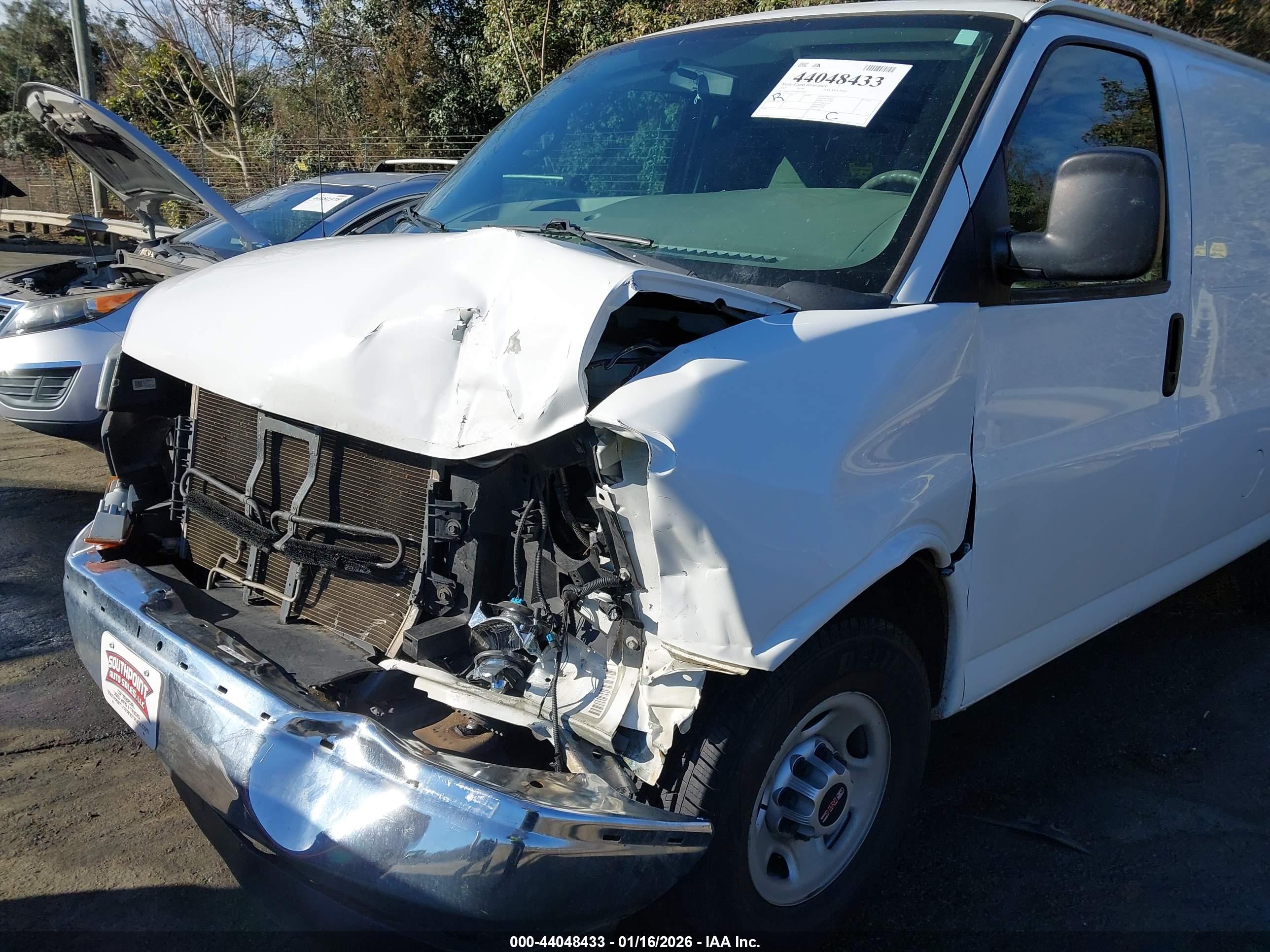 GMC SAVANA image 6