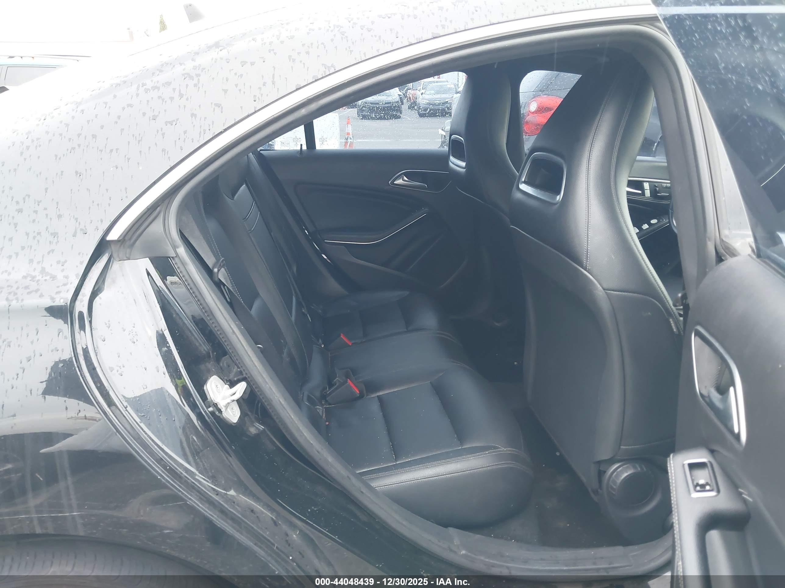 MERCEDES-BENZ CLA image 8
