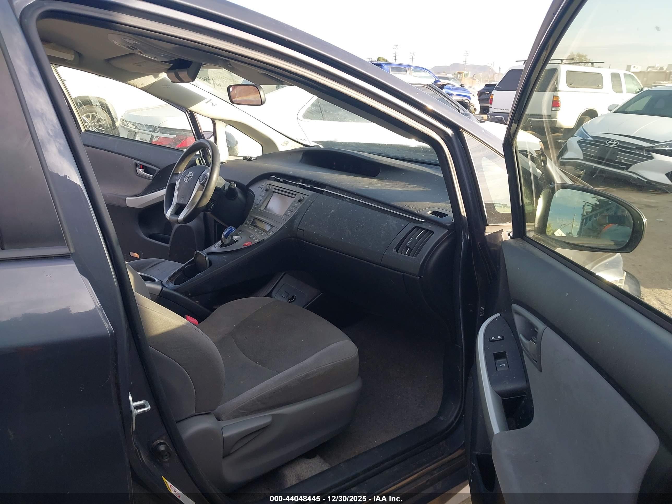 TOYOTA PRIUS image 5