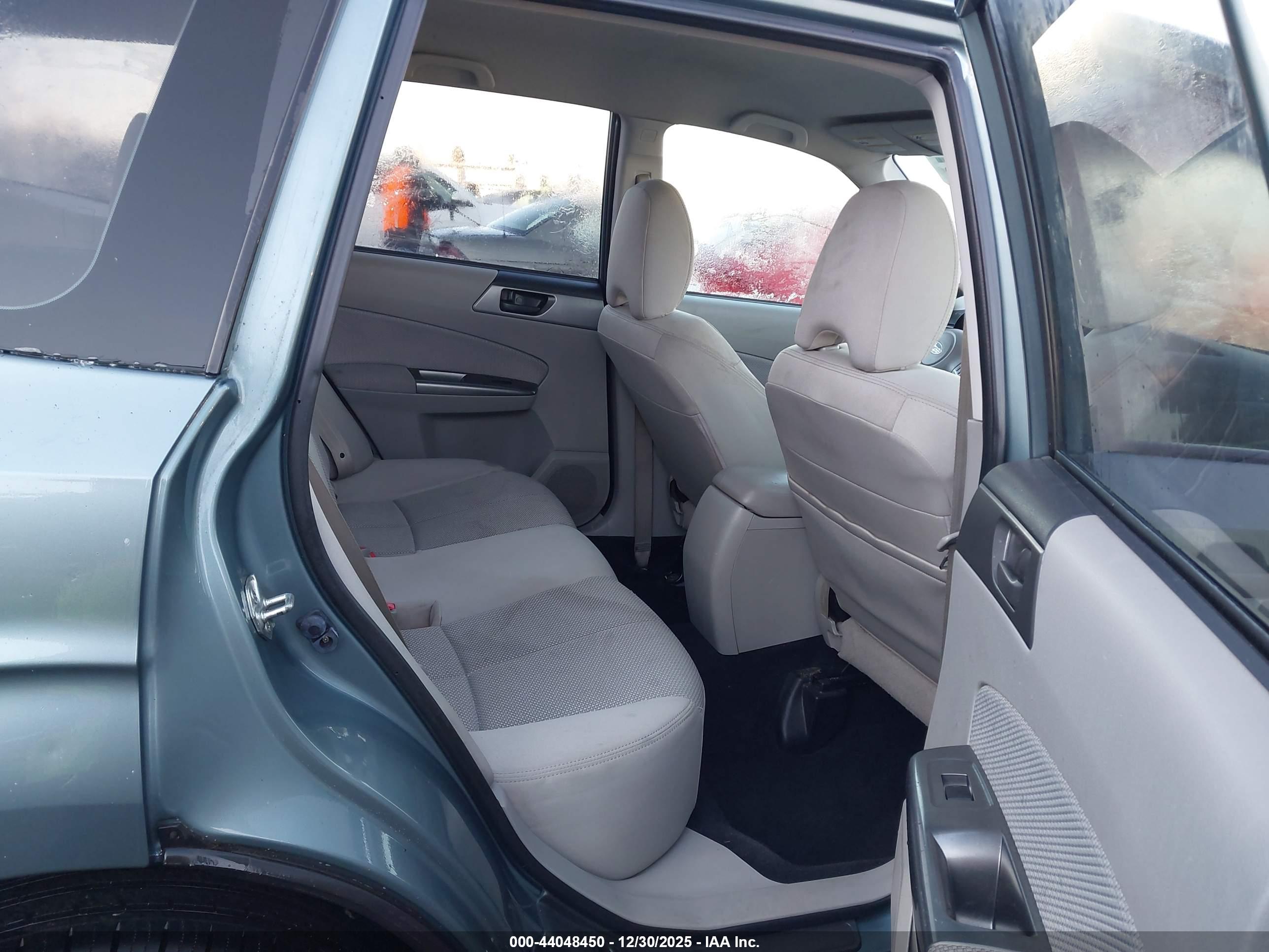 SUBARU FORESTER image 8