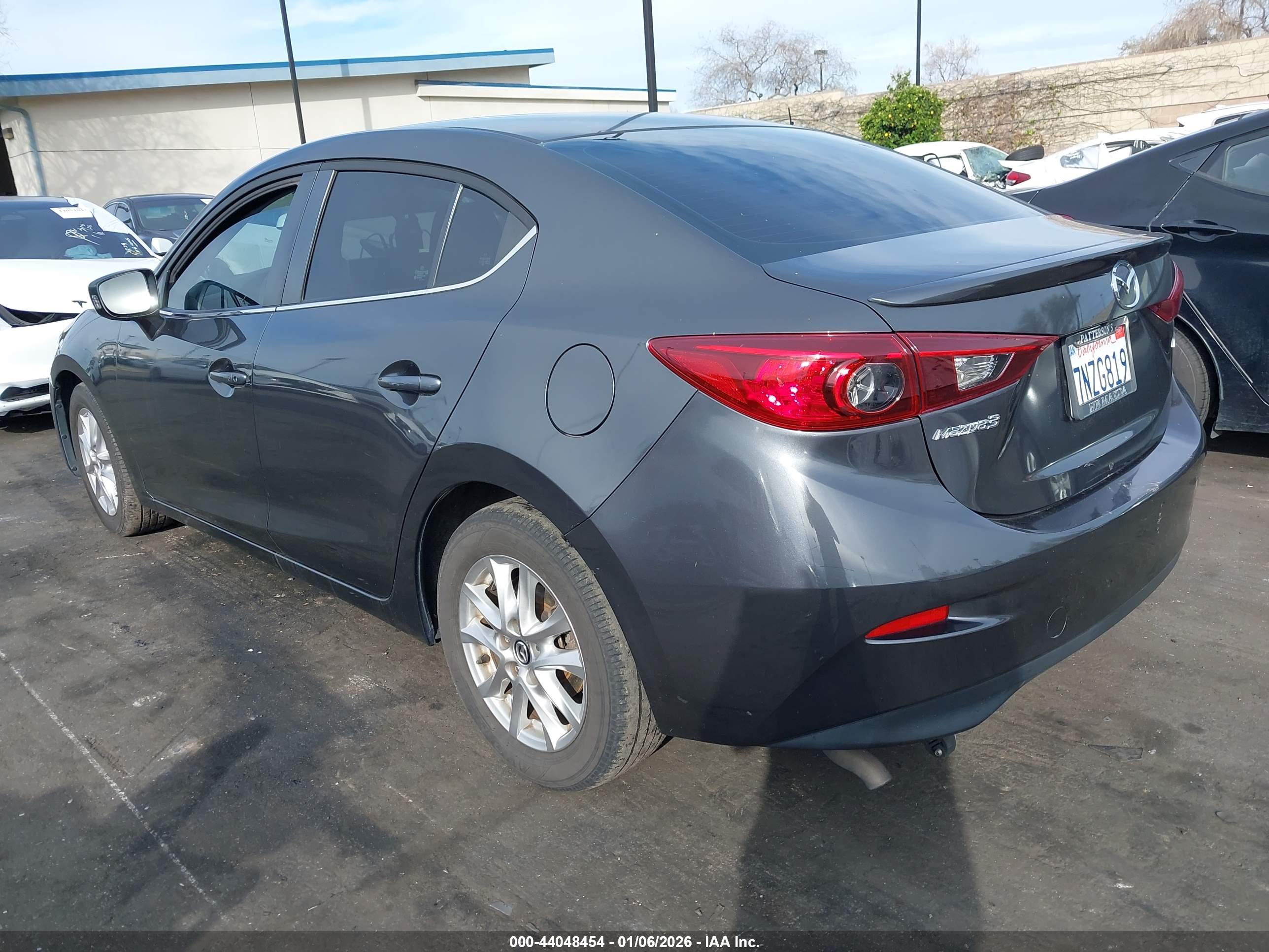 MAZDA MAZDA3 image 3