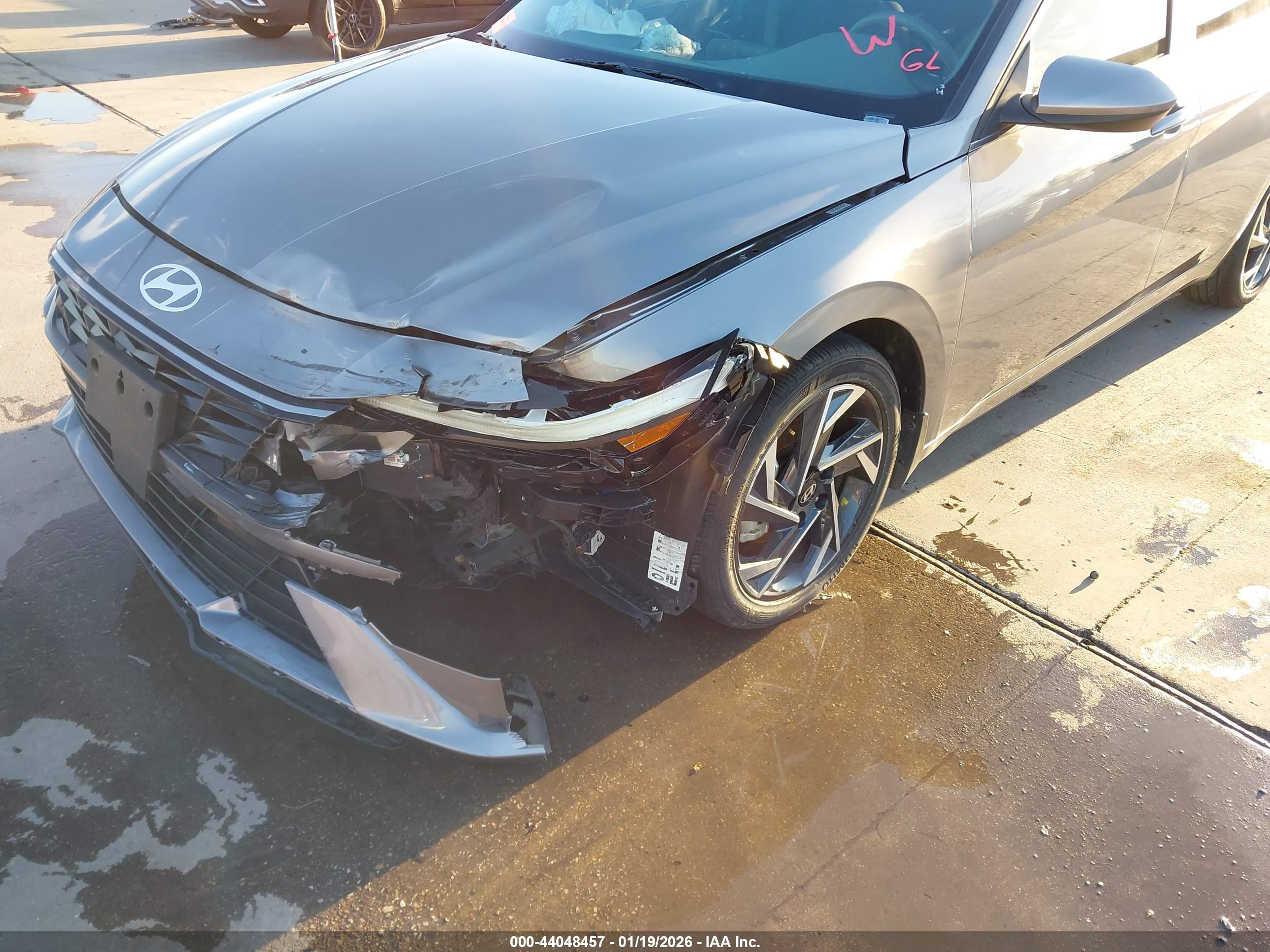 HYUNDAI ELANTRA image 6