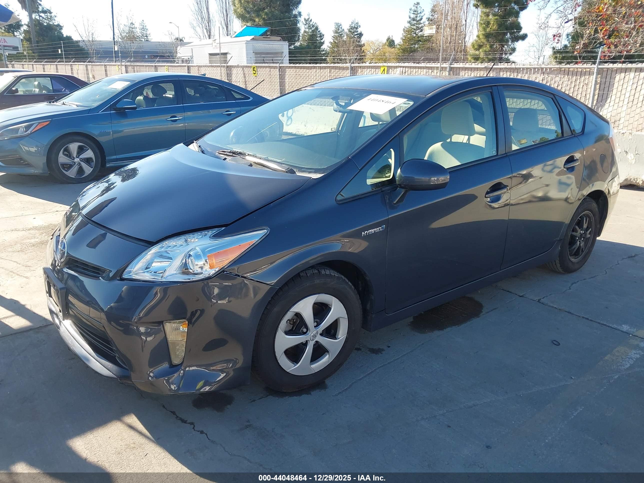 TOYOTA PRIUS image 2