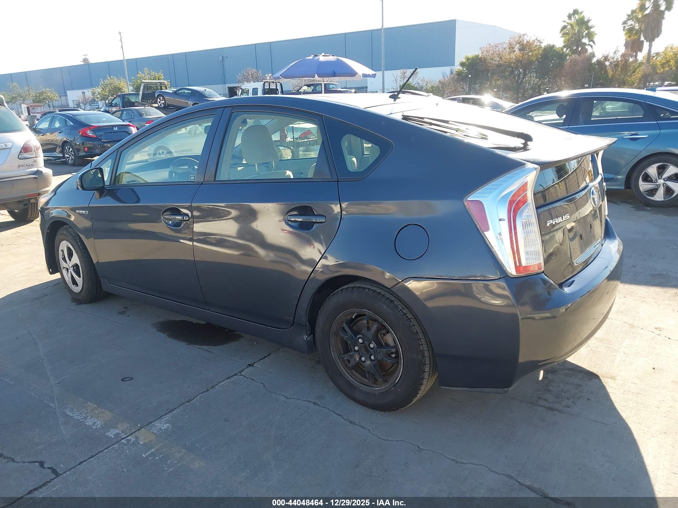 TOYOTA PRIUS image 3