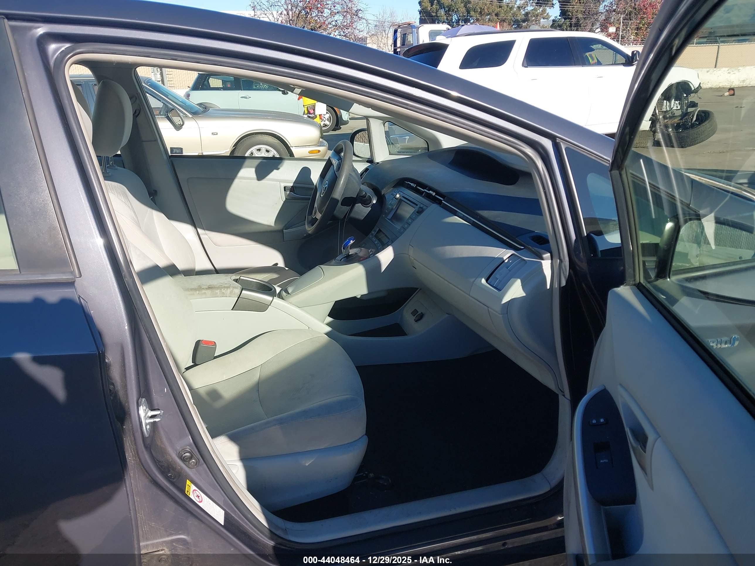 TOYOTA PRIUS image 5