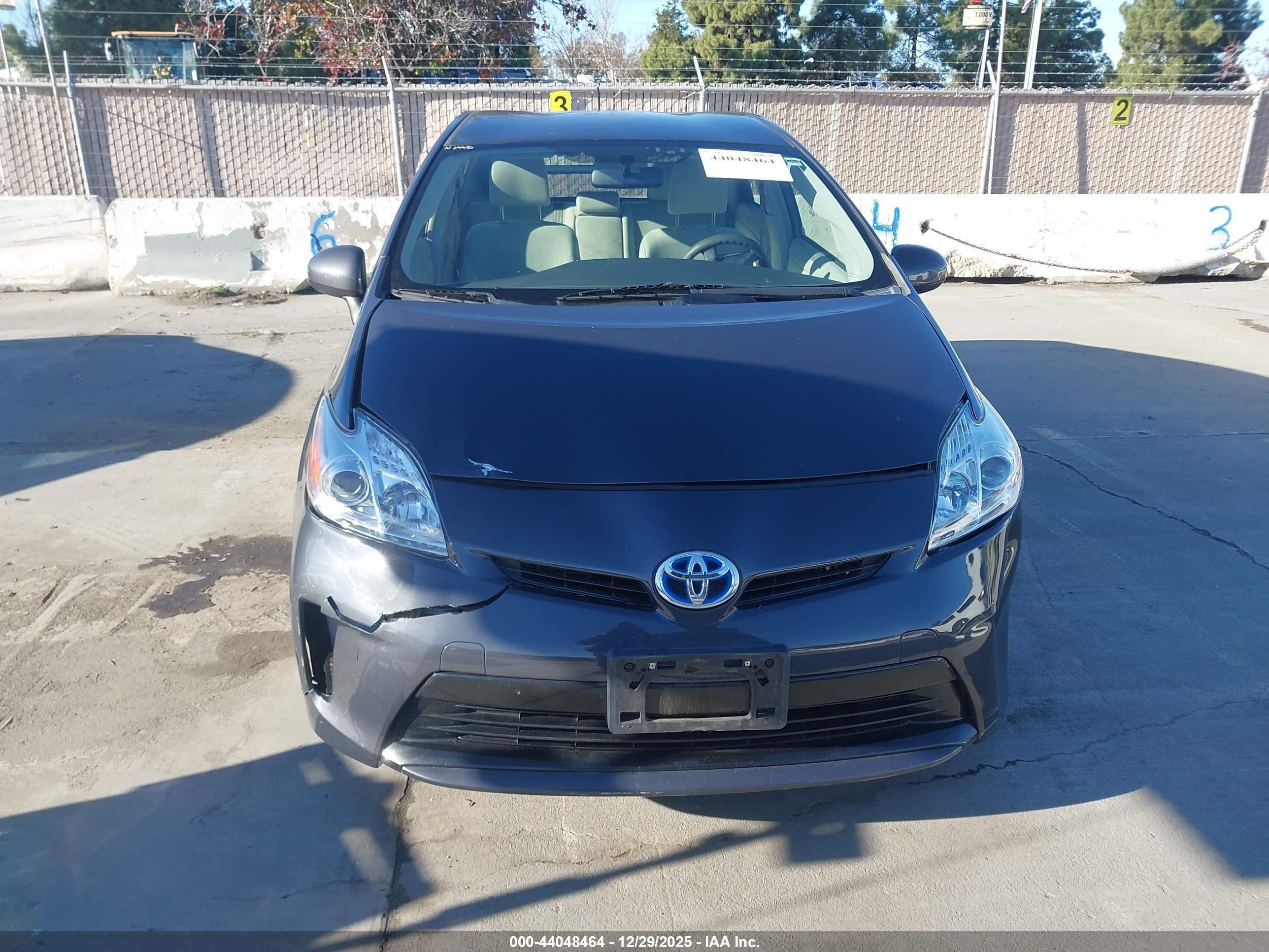 TOYOTA PRIUS image 6