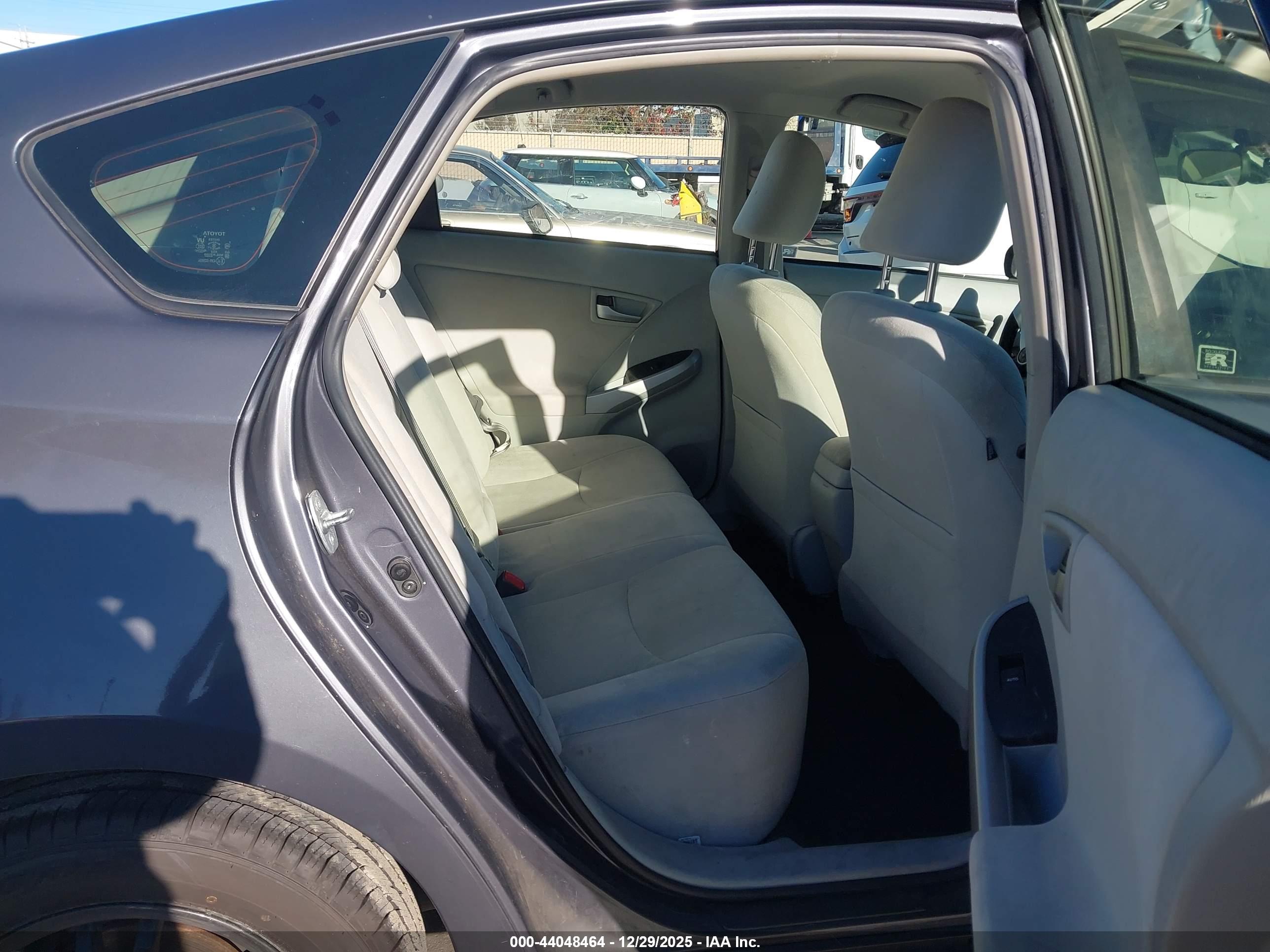TOYOTA PRIUS image 8