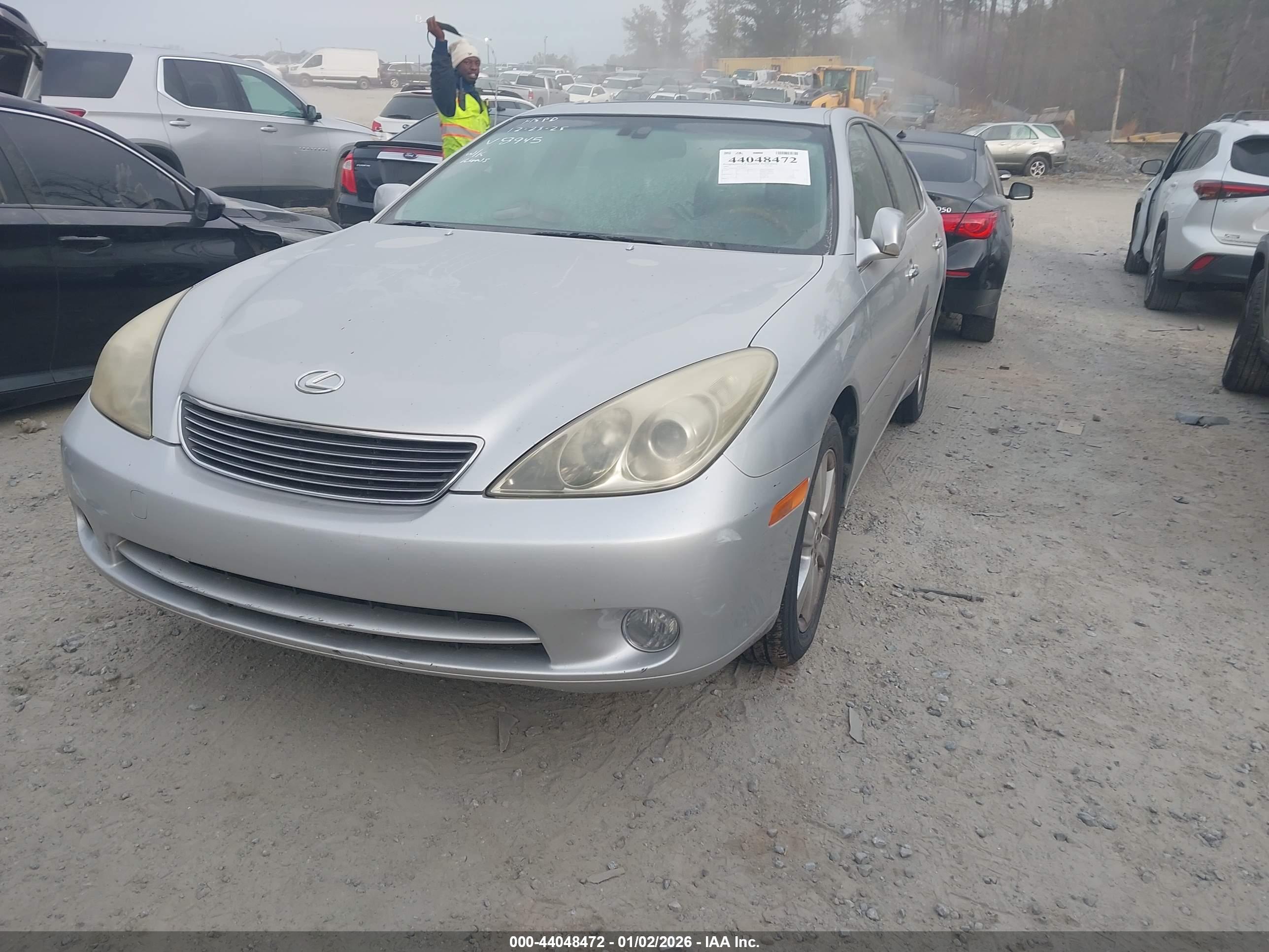 LEXUS ES image 2