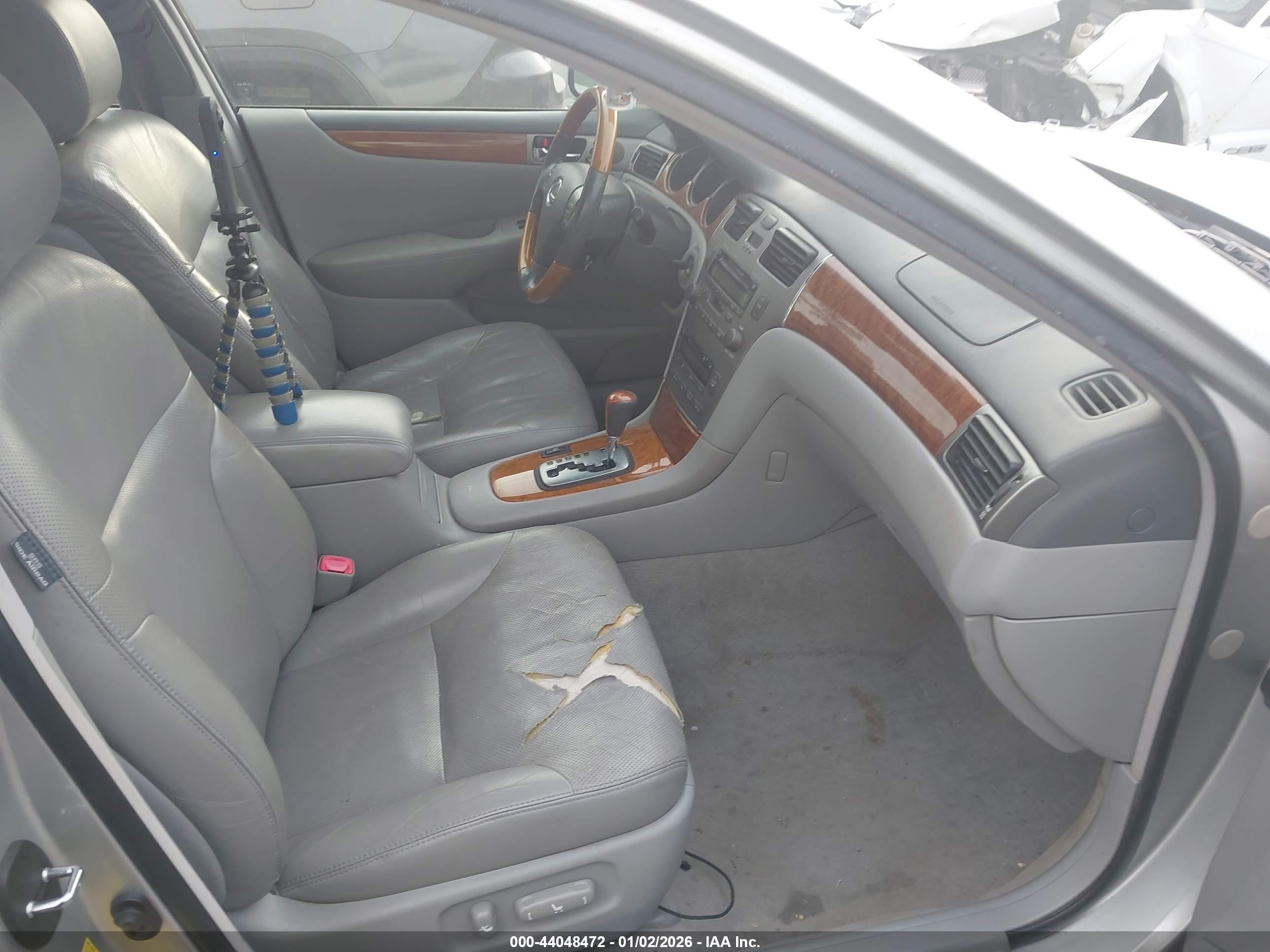 LEXUS ES image 5