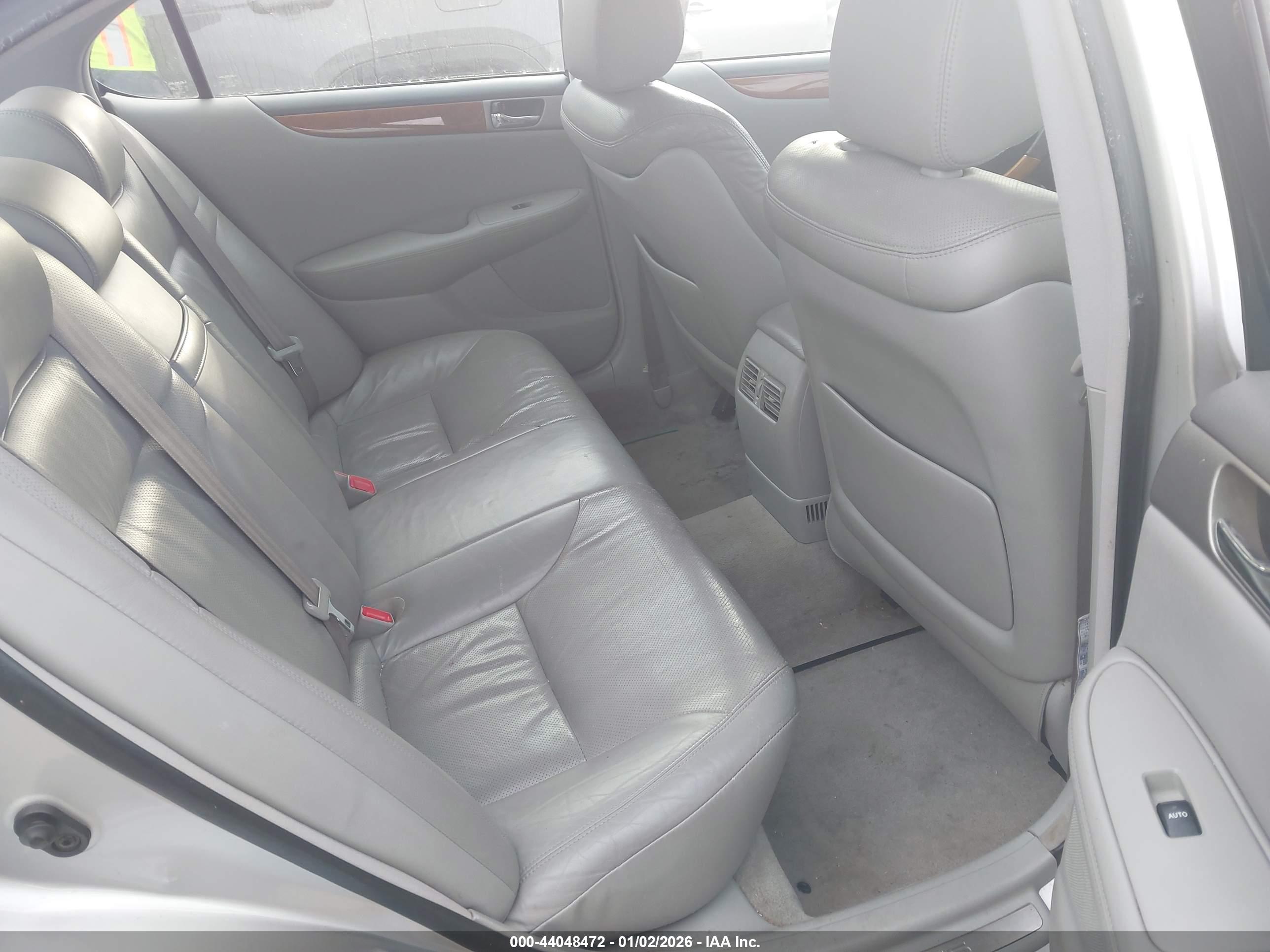 LEXUS ES image 8