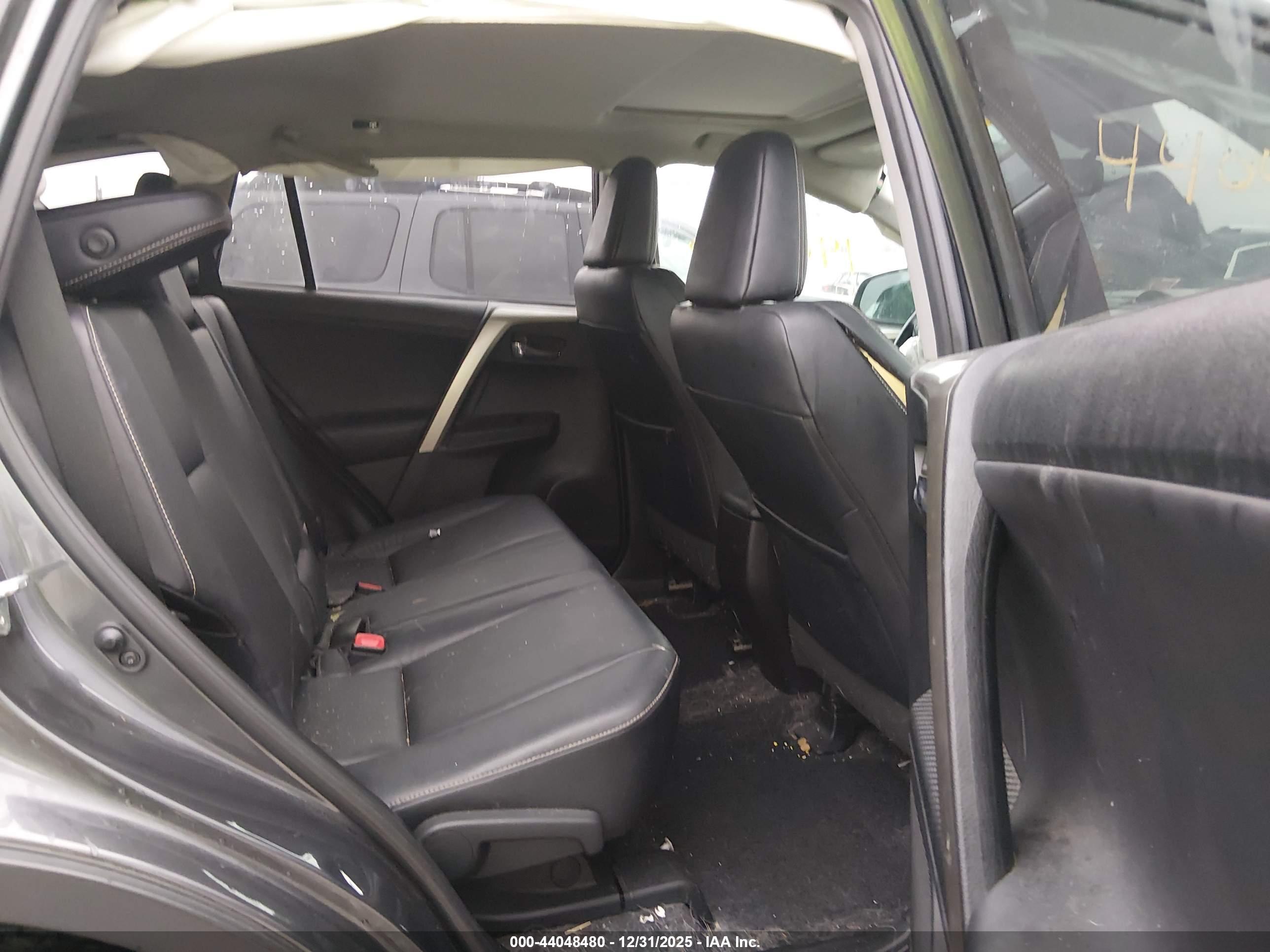 TOYOTA RAV4 image 8