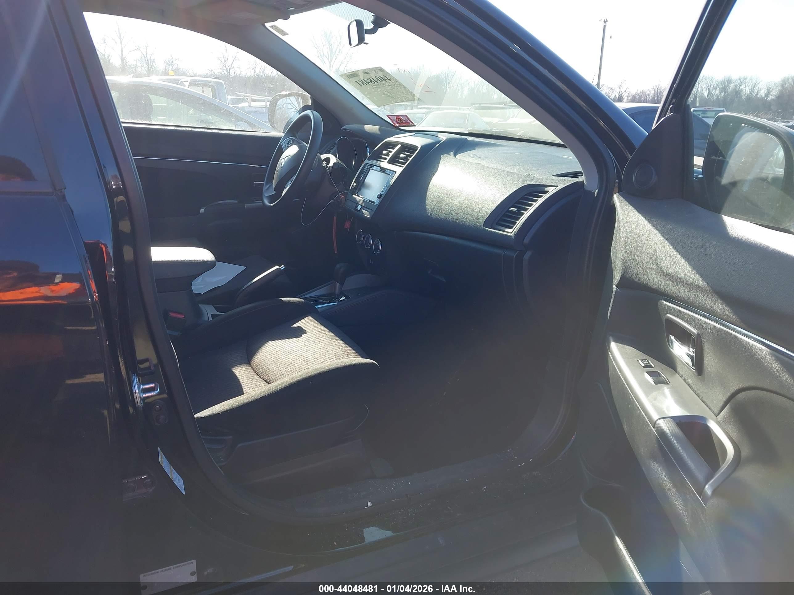 MITSUBISHI OUTLANDER image 5