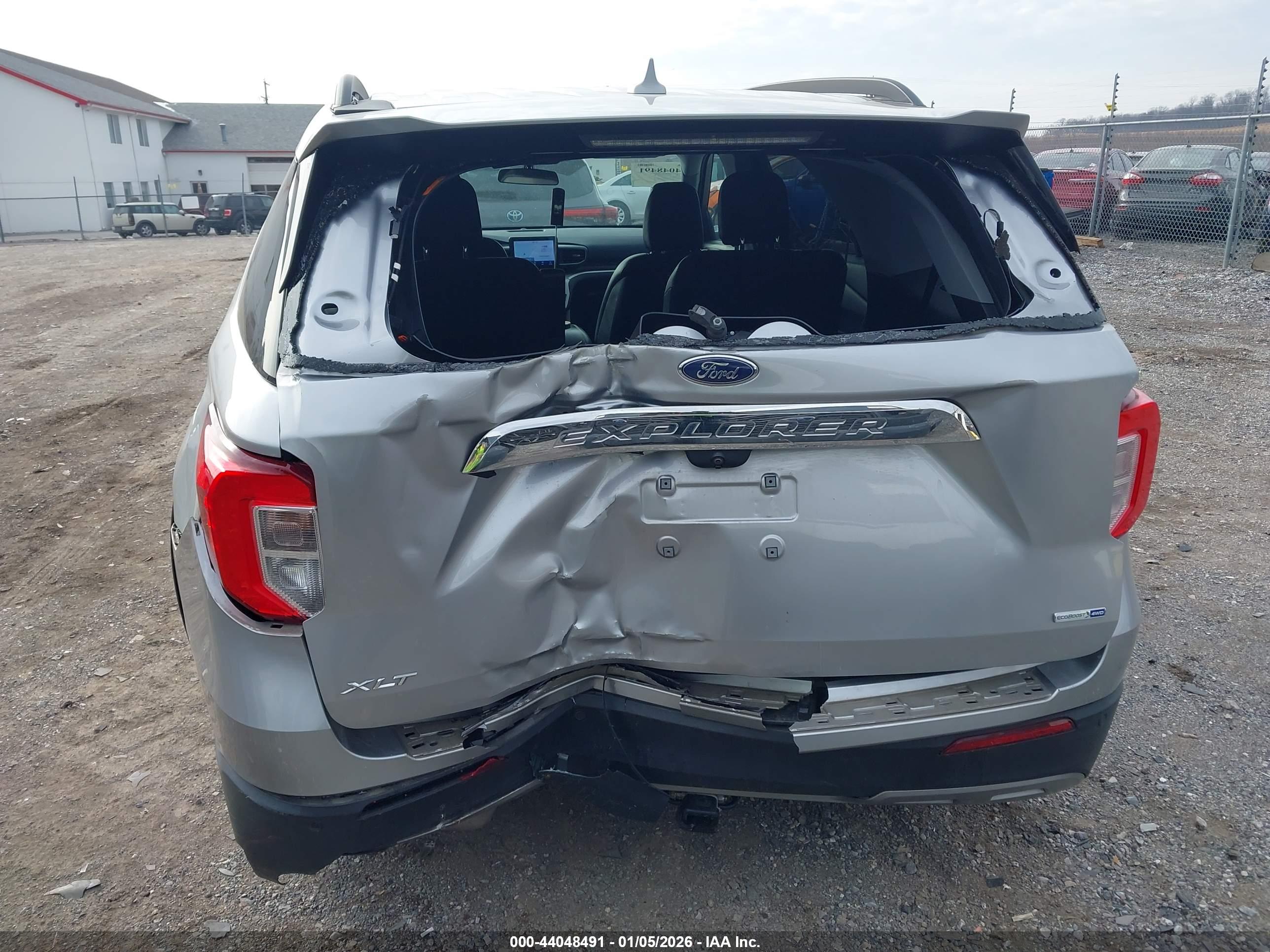 FORD EXPLORER image 6