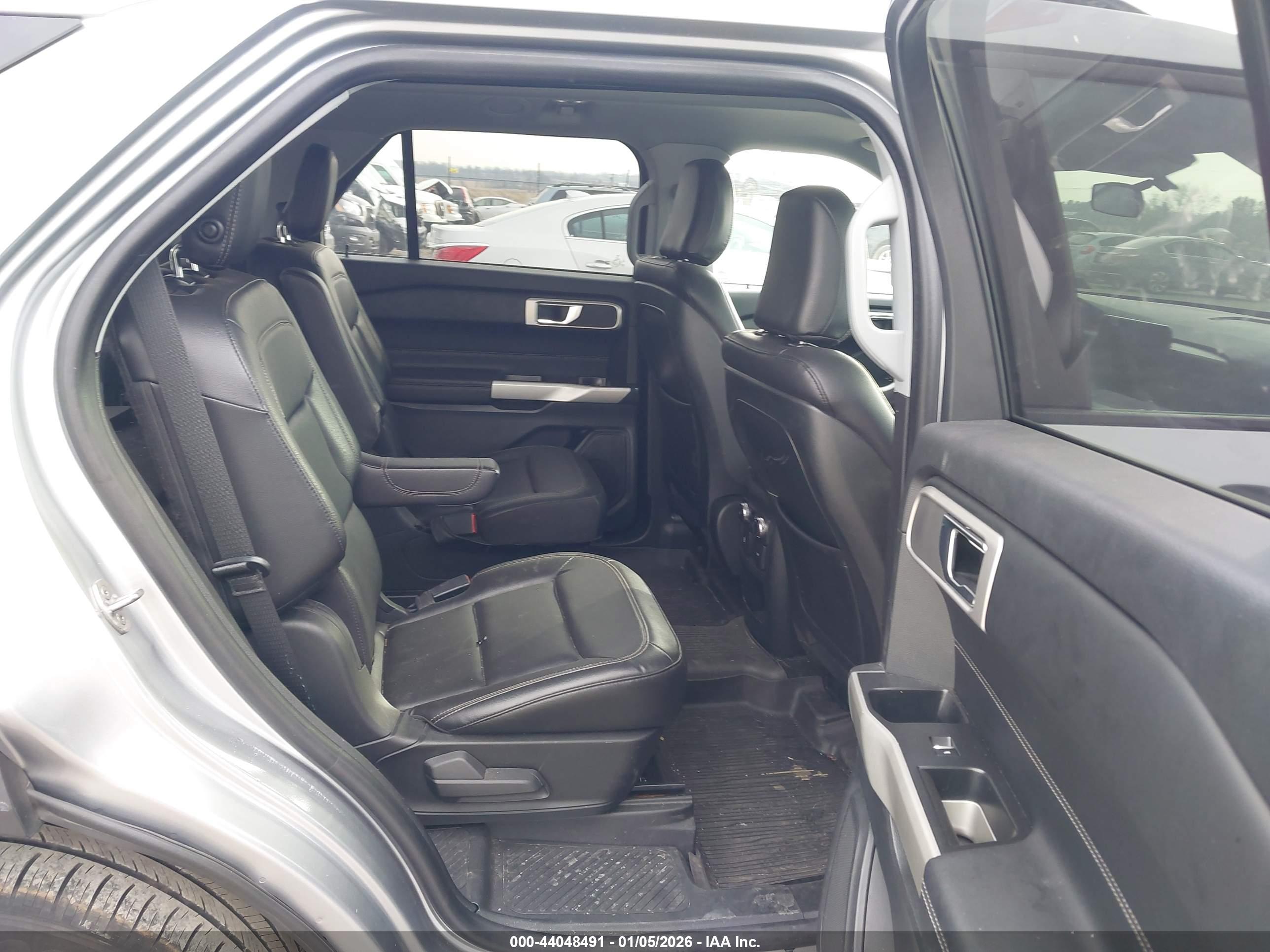 FORD EXPLORER image 8
