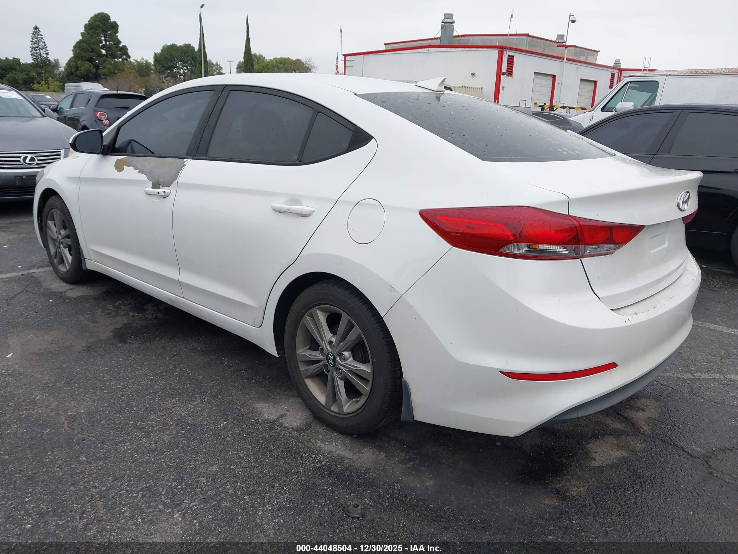 HYUNDAI ELANTRA image 3