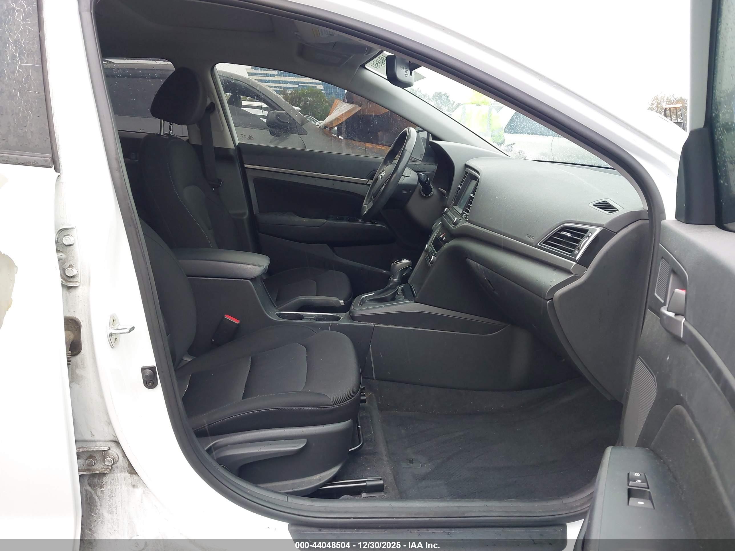 HYUNDAI ELANTRA image 5
